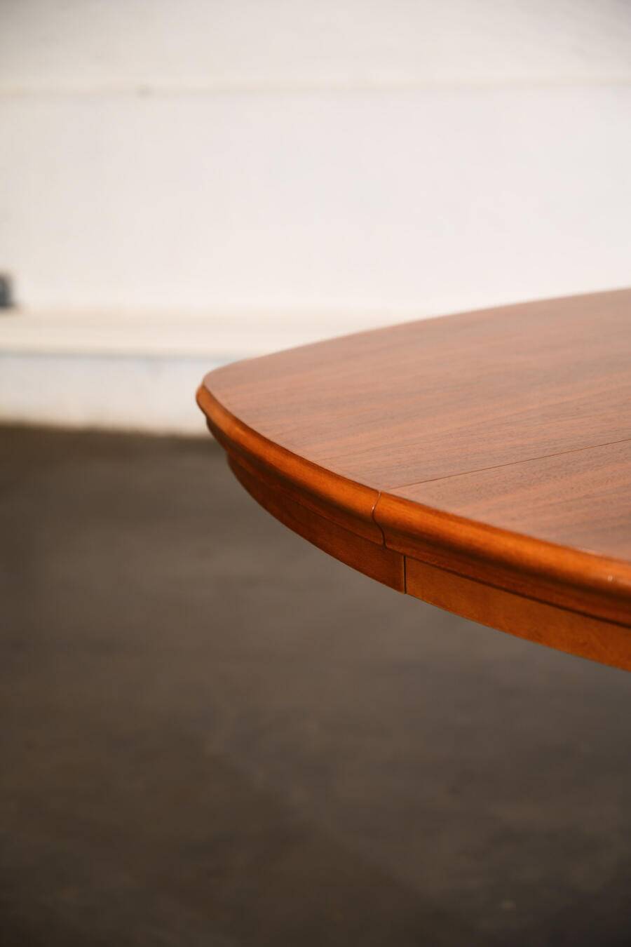 Teak dining table with 4 extensions