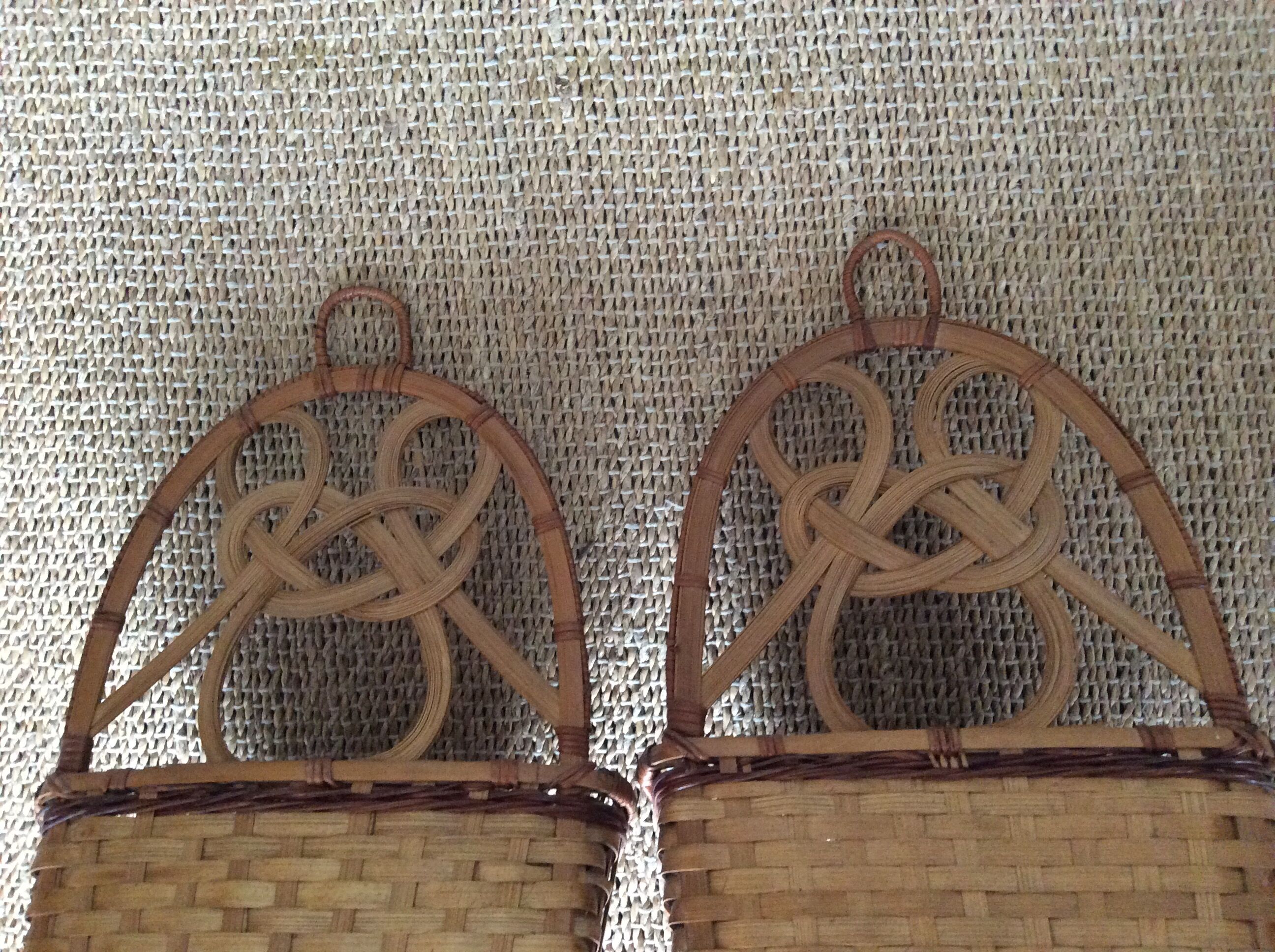 2 baskets to hang on the wall