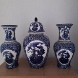 Potiche et ses deux vases bleu delfts