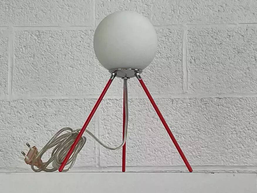 Tripod lamp