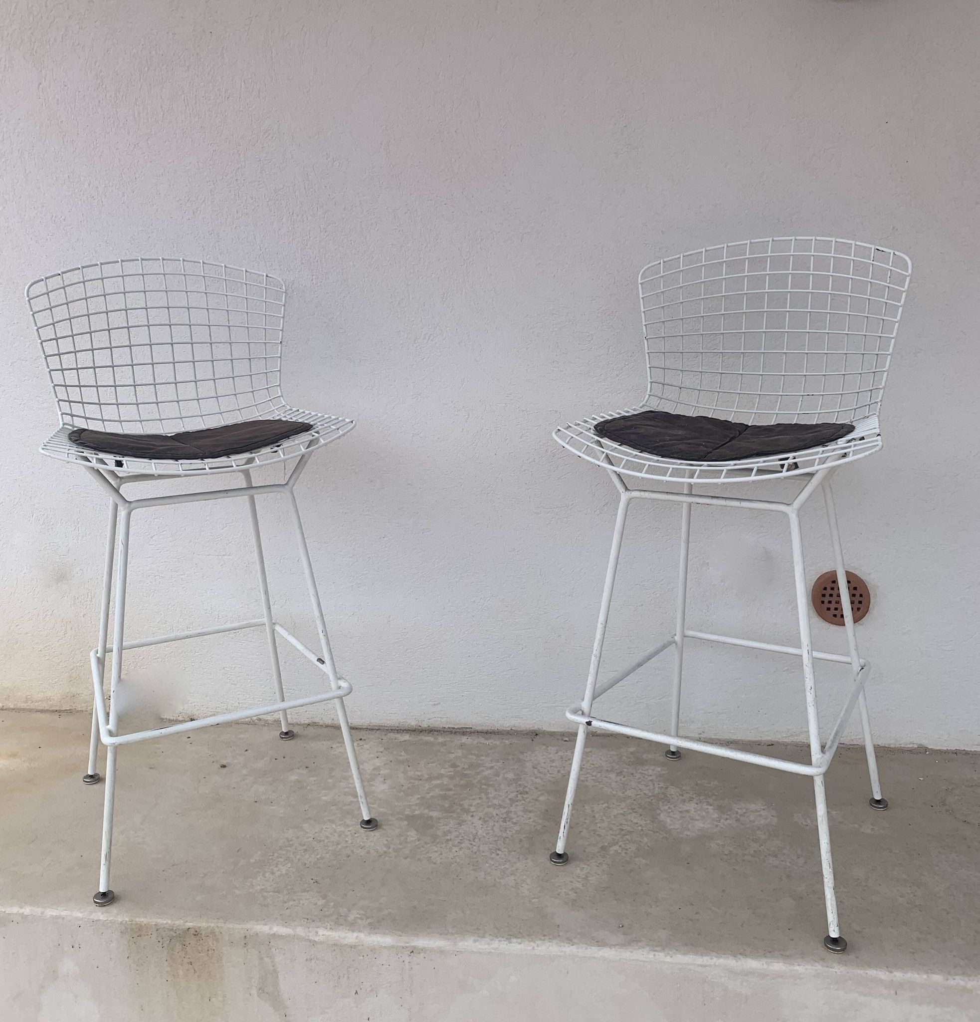 Pair of Bar stools by Harry Bertoia for Knoll International vintage 1970