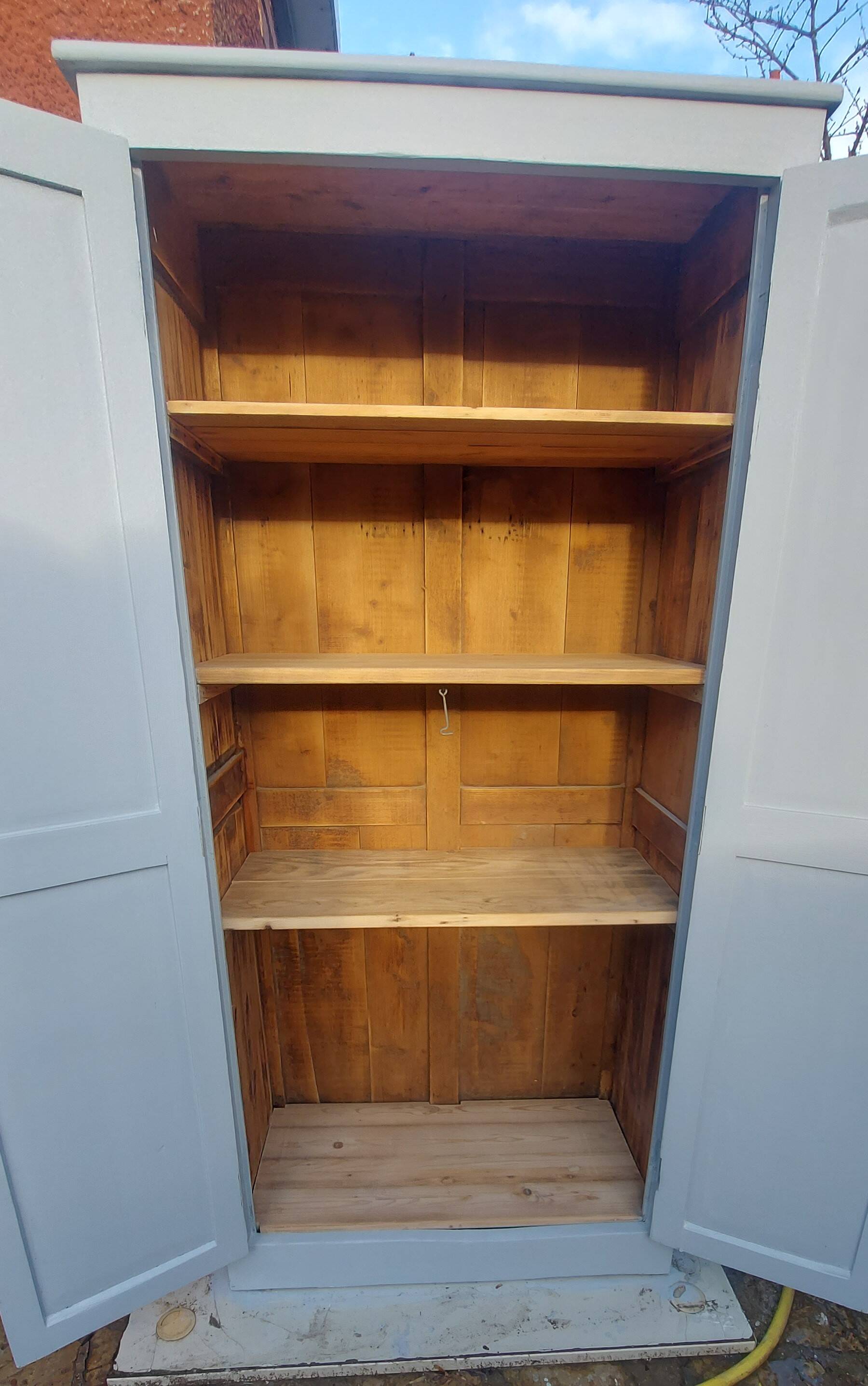 beautiful Parisian wardrobe 2 doors light gray 1920/40 + key