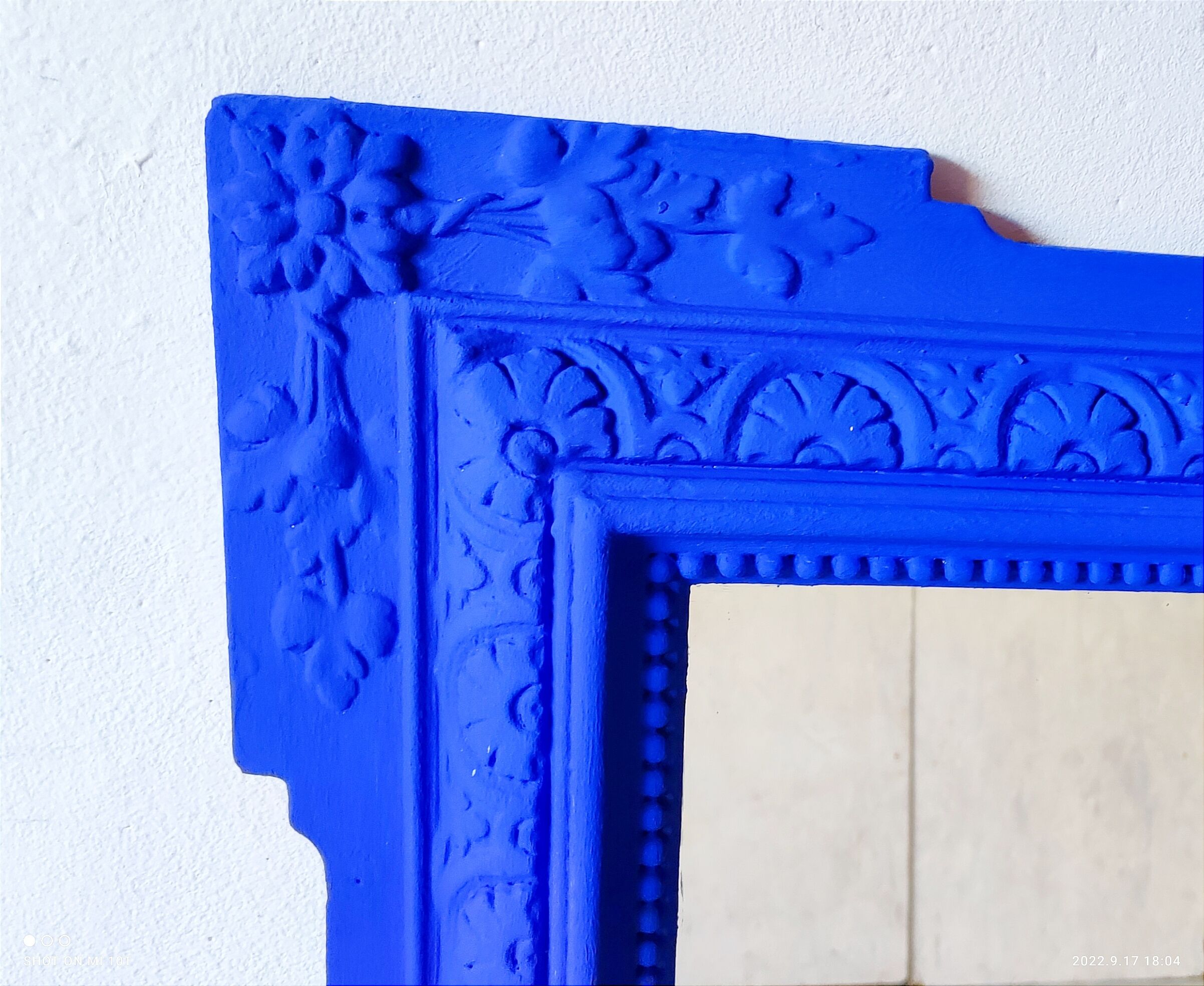 Mirror with blue molding
