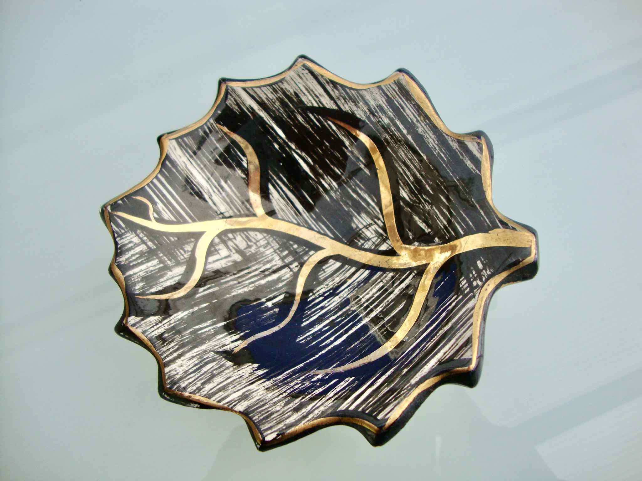 Black and gold leaf cup