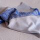 Nappe damassée en lin blanc-bleu