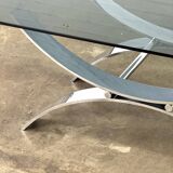 Table basse allongée en verre avec base chromée élégante