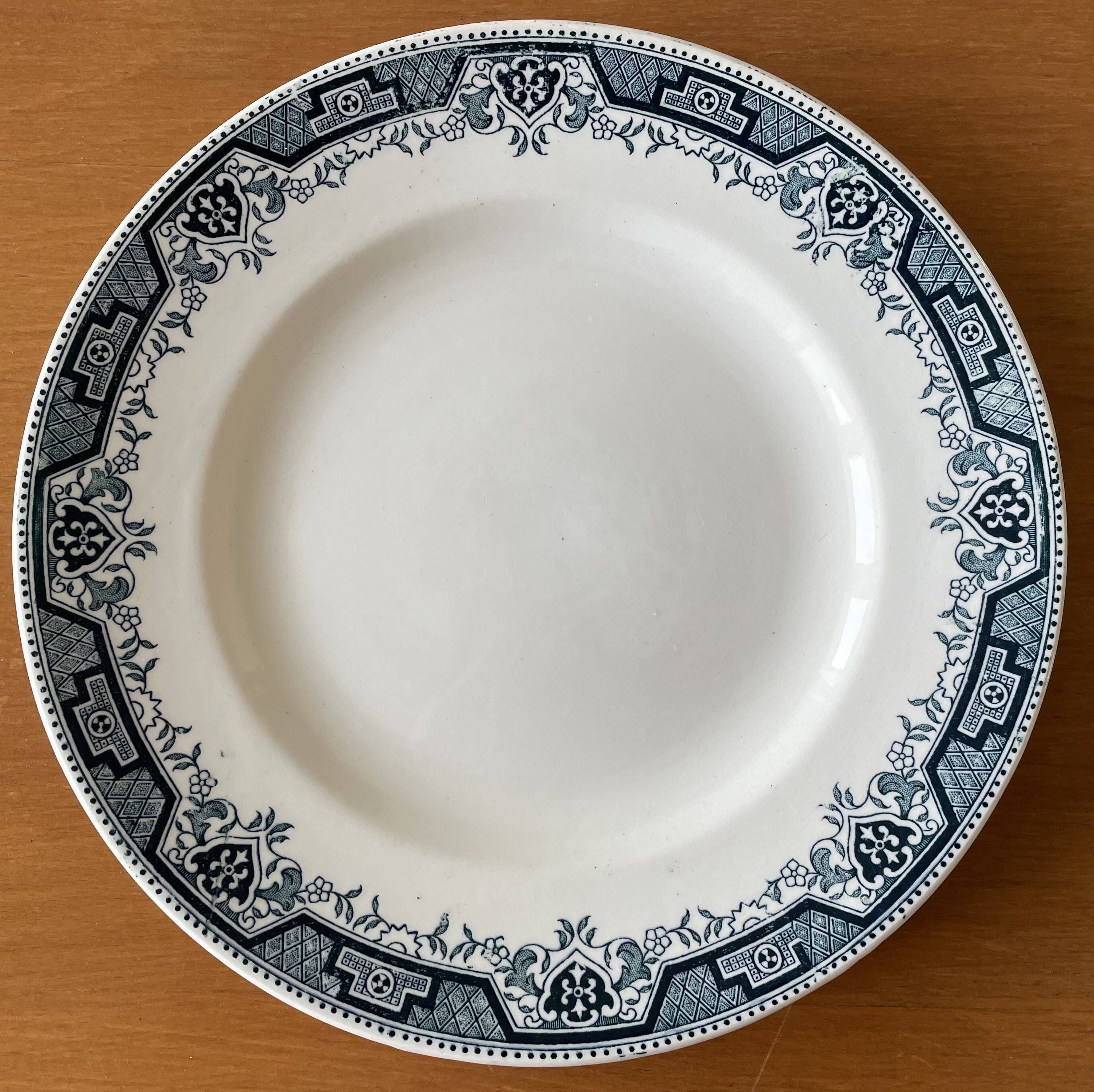 6 antique flat plates in Saint-Amand earthenware (Nord)