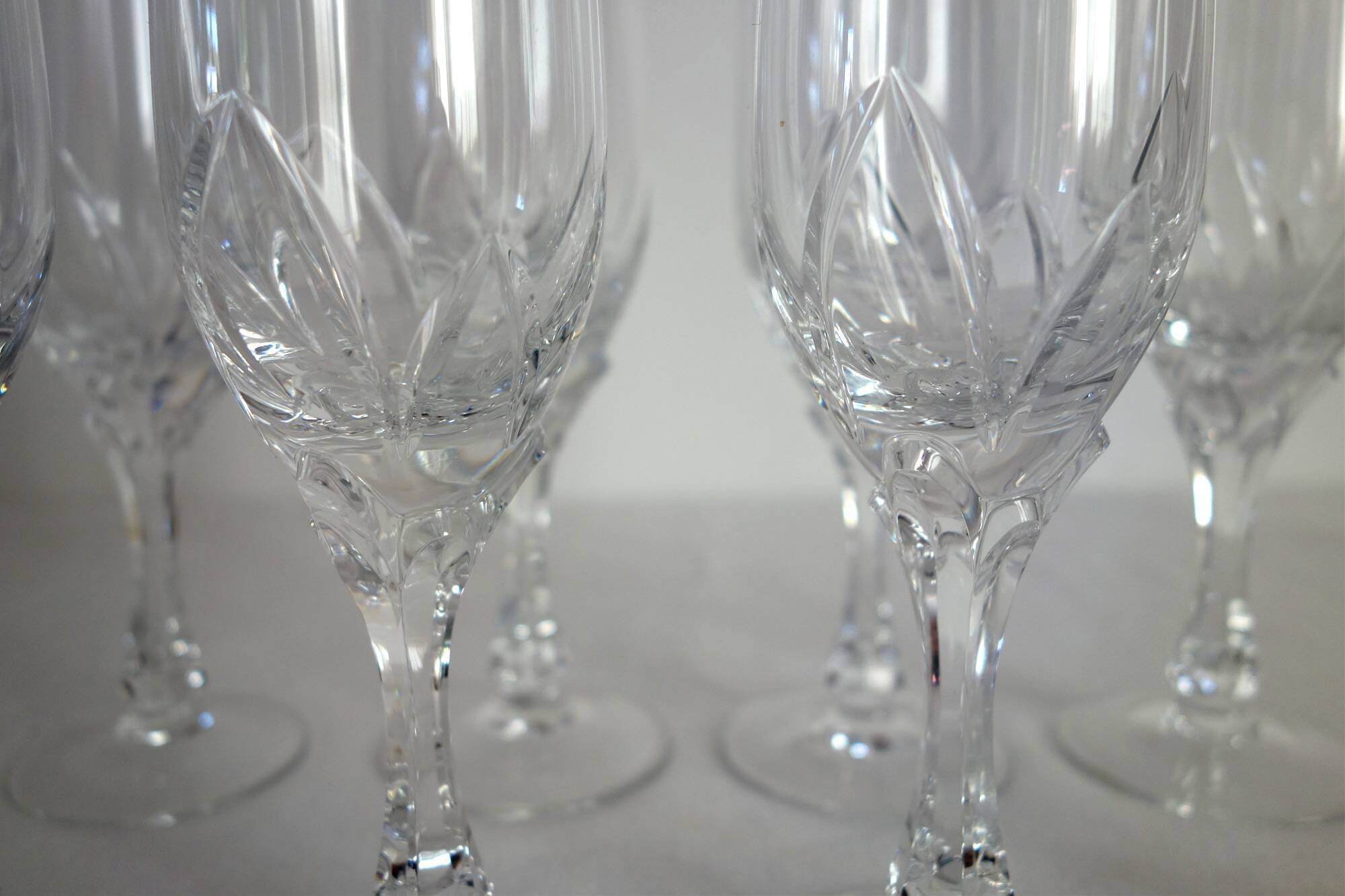 8 flûtes à champagne en cristal ciselé vintage