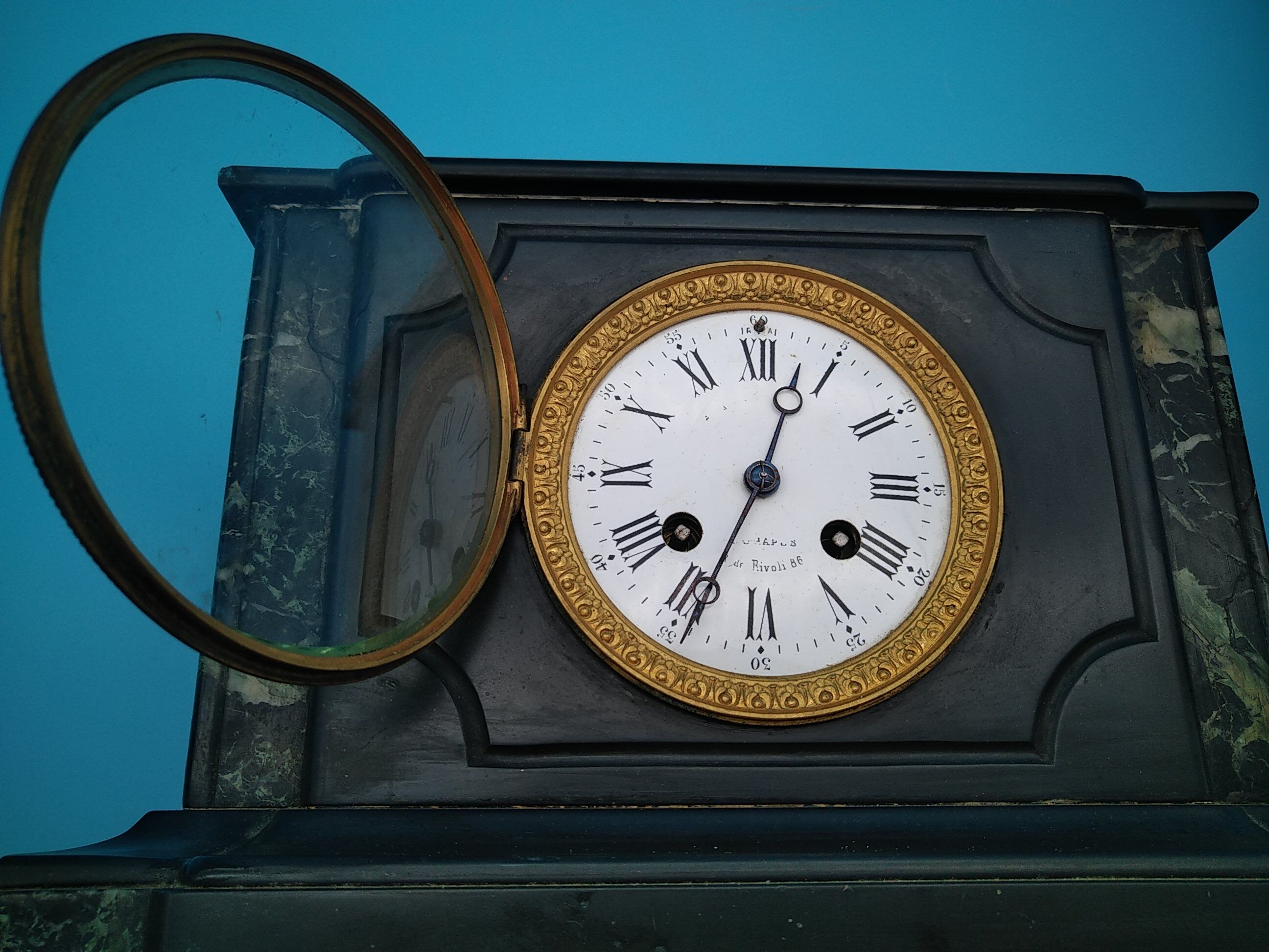 Pendule marbre noir Napoléon III, A Chapus 86 , rue de Rivoli