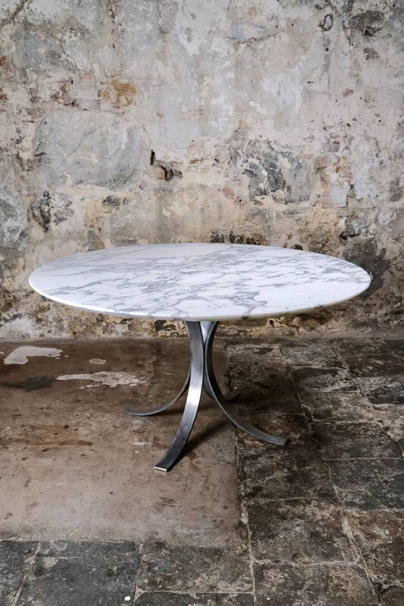 Large table ronde en marbre de Carrare, Italie, 1970s