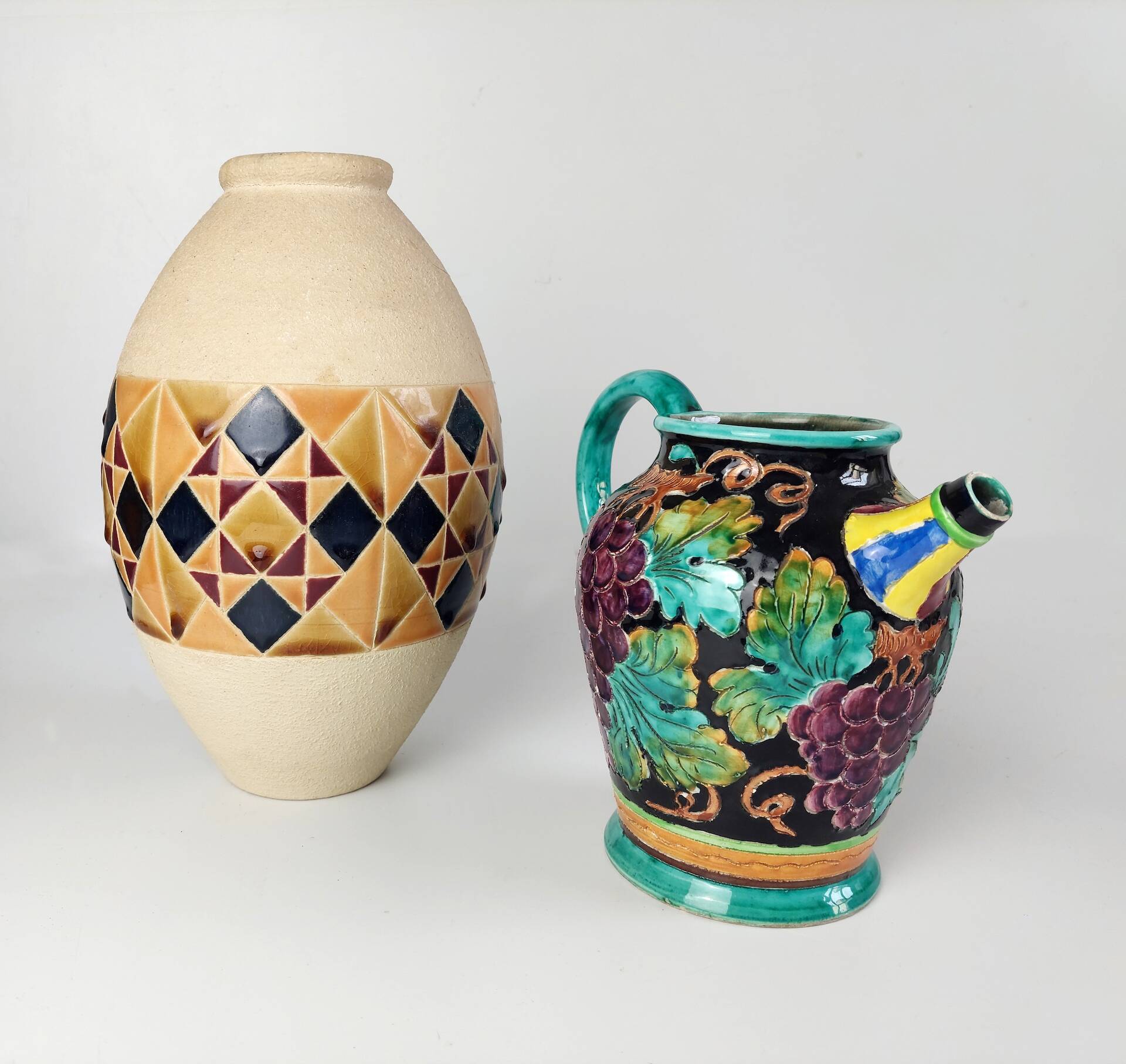Lot of vases and carafes in earthenware and ceramic.