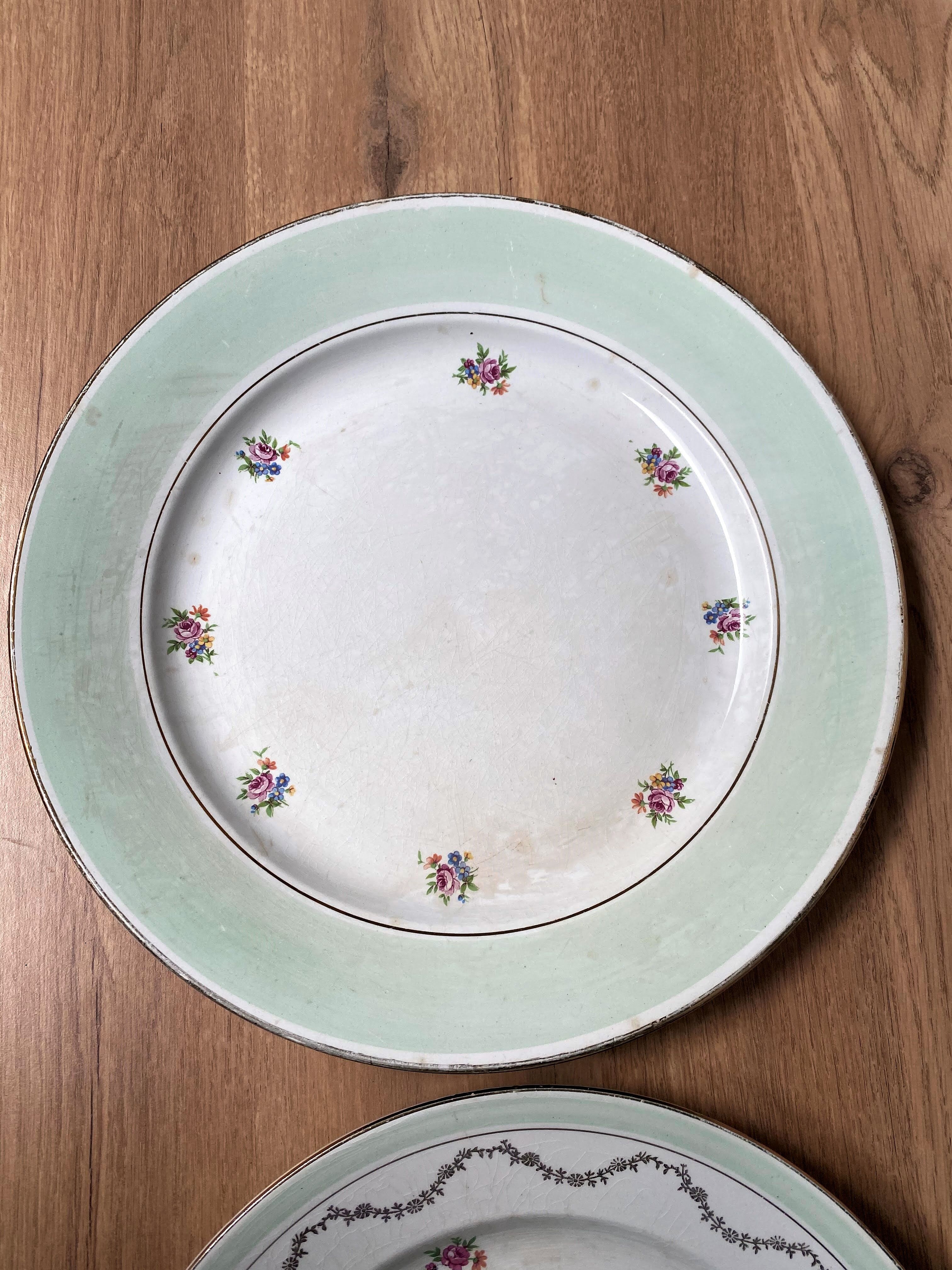 Set of 2 mismatched serving dishes