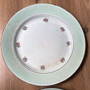 Set of 2 mismatched serving dishes