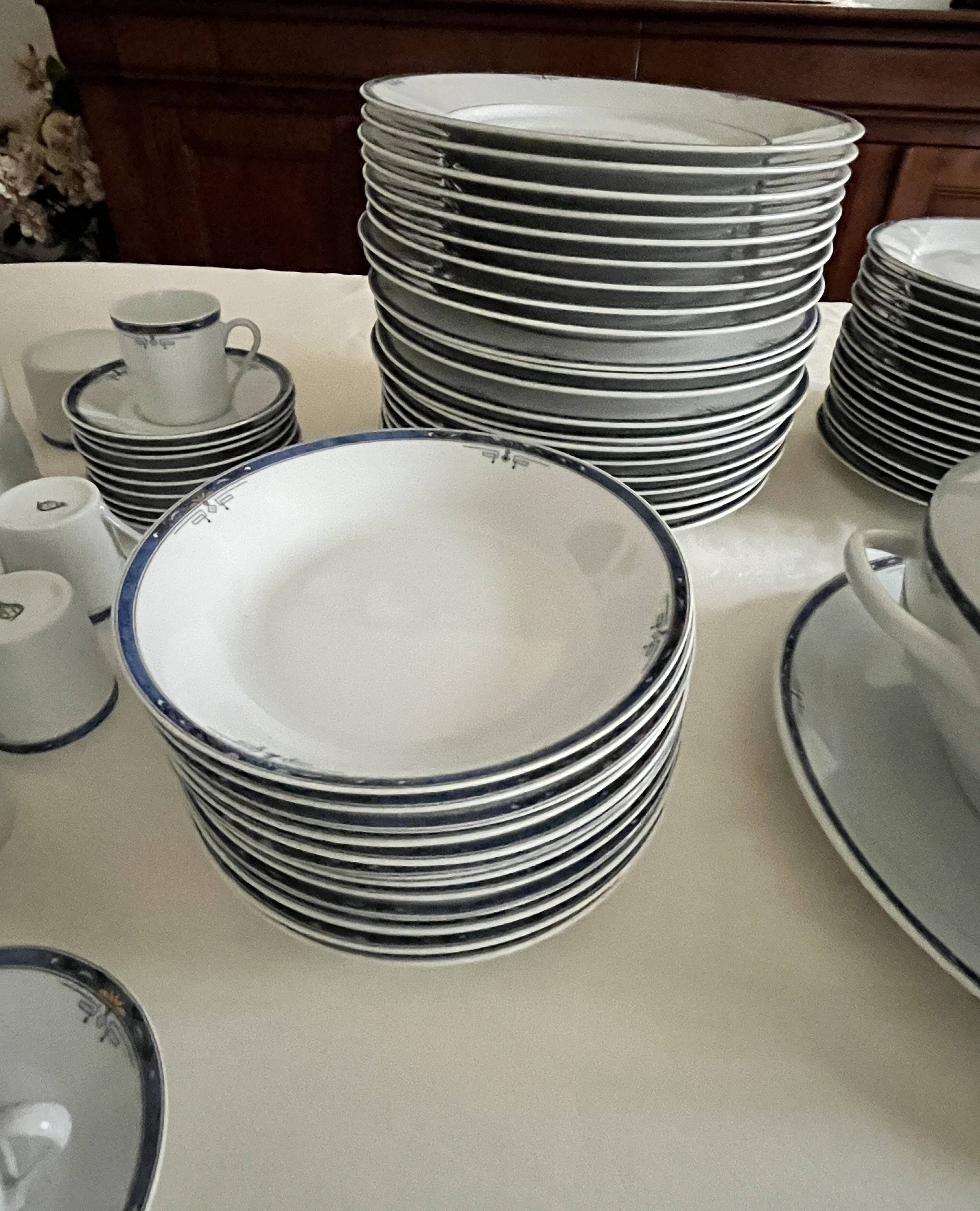 Limoges, large porcelain table service 98 pieces 20th century