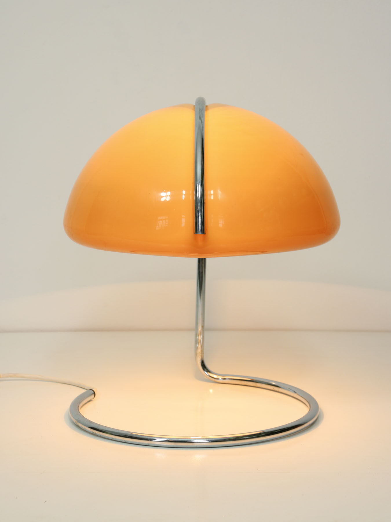 Italian Conchiglia lamp from Guzzini