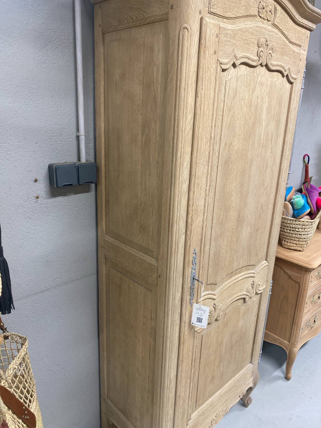 Louis XV bonnetiere in raw wood