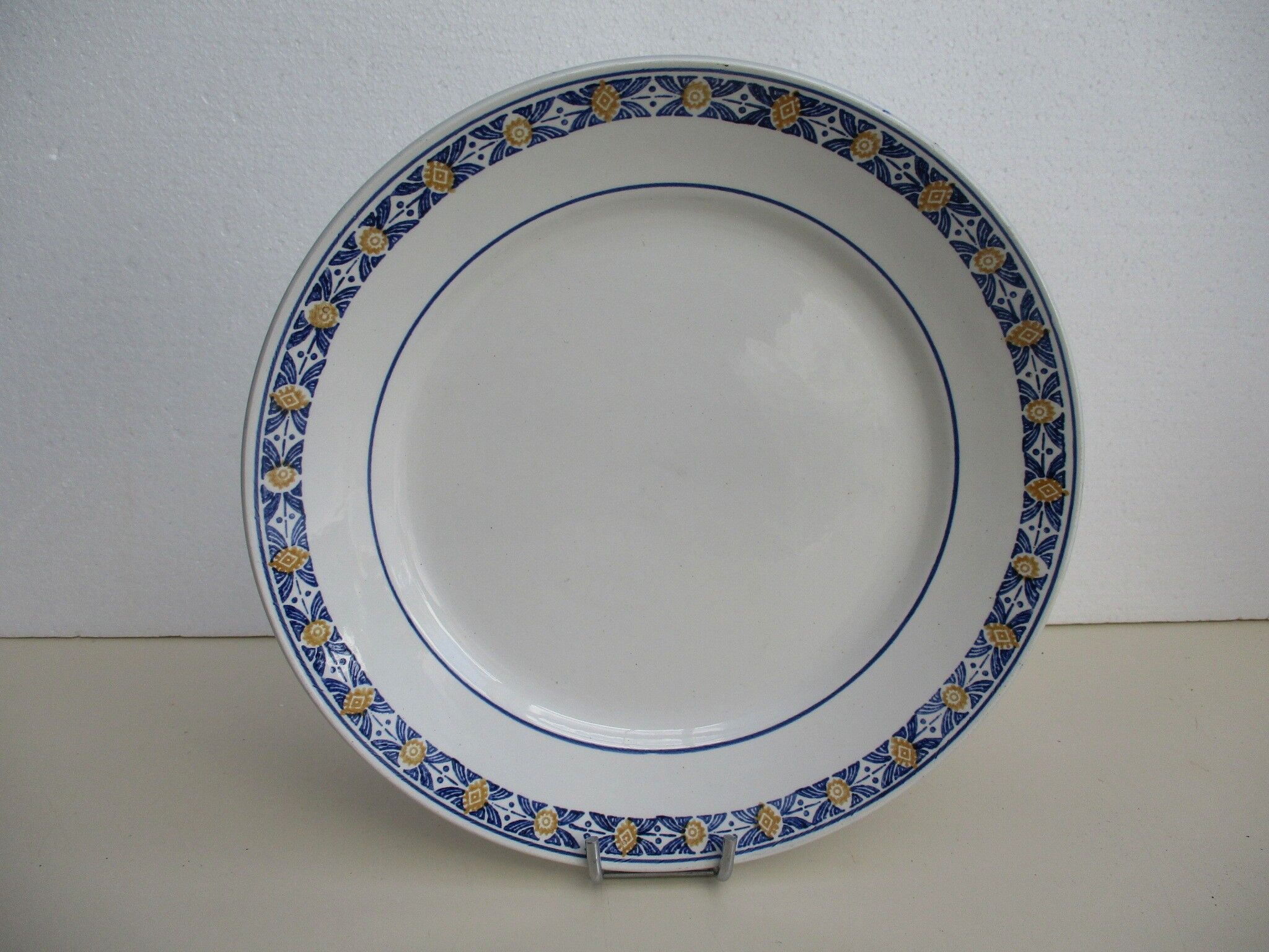 Old dishes Saint Amand