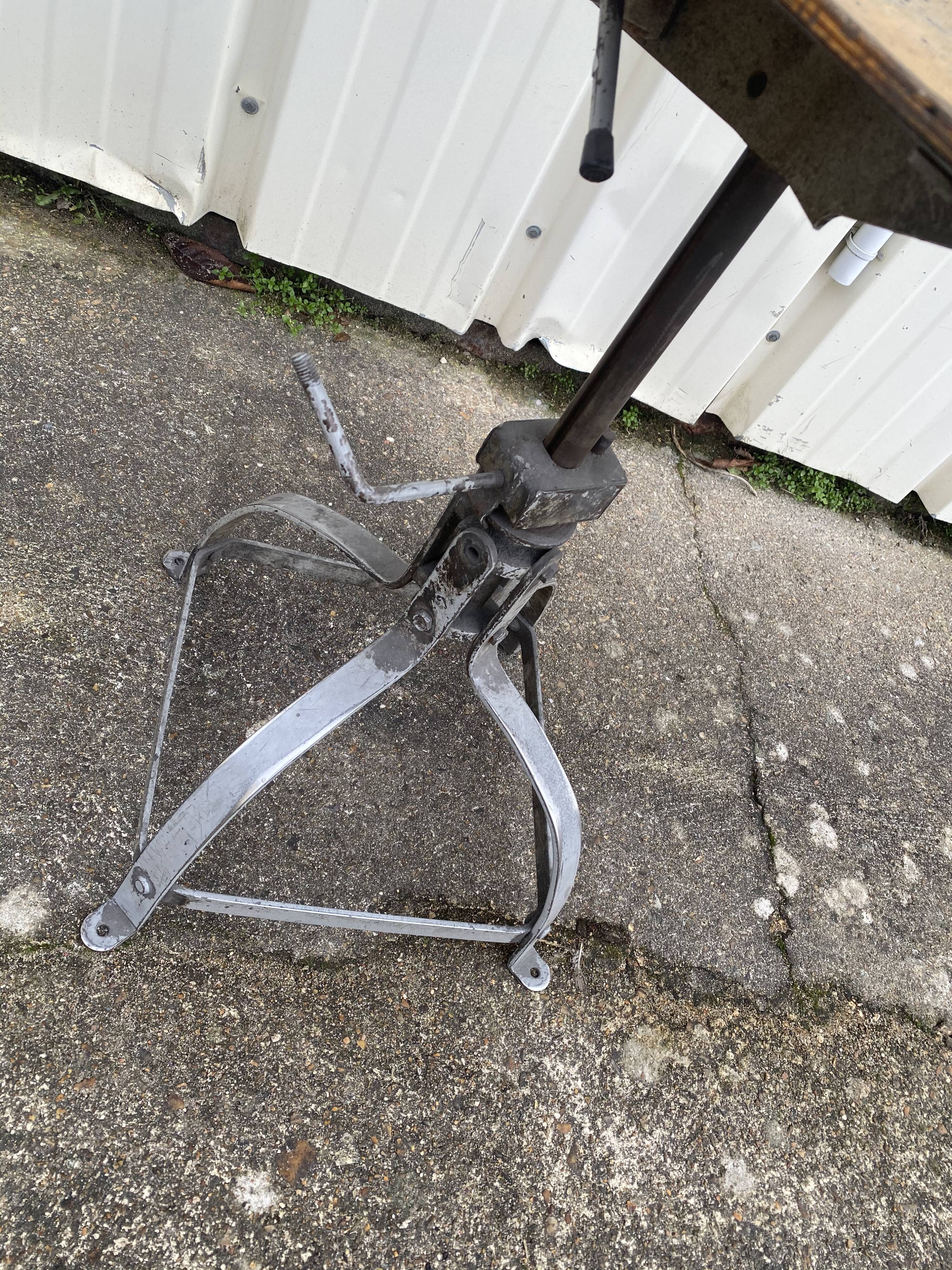 Industrial chair Bienaise