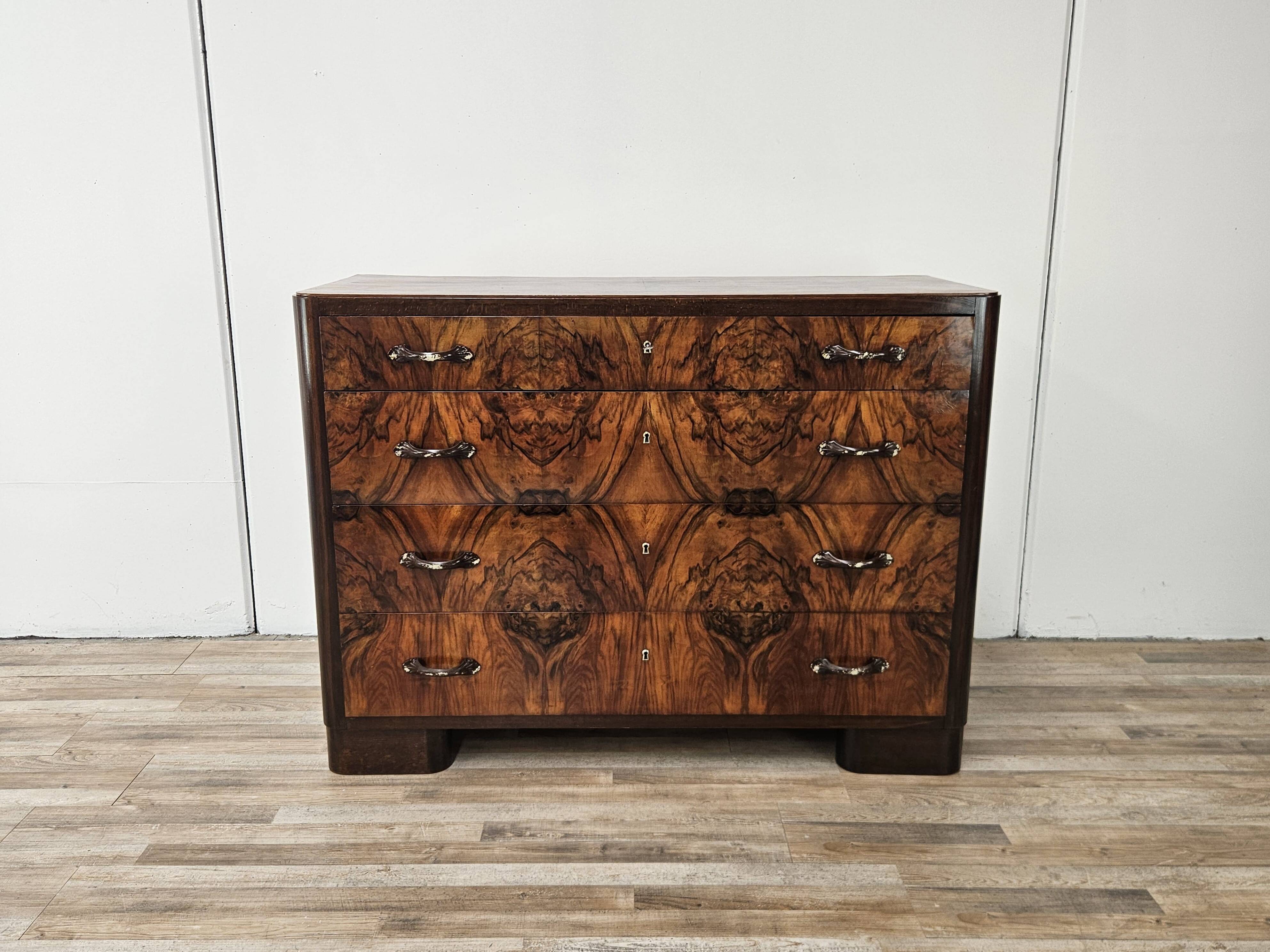 Art Decò chest of drawers from the 1940s in mahogany and briar