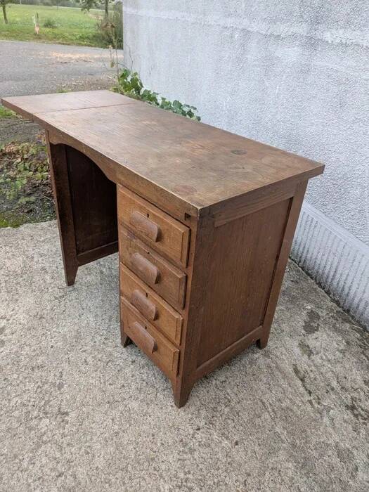 Children's desk