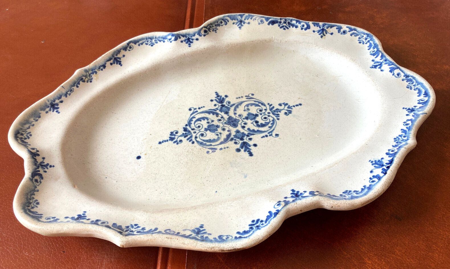 Flat oblong faience eighteenth - blue camaieu