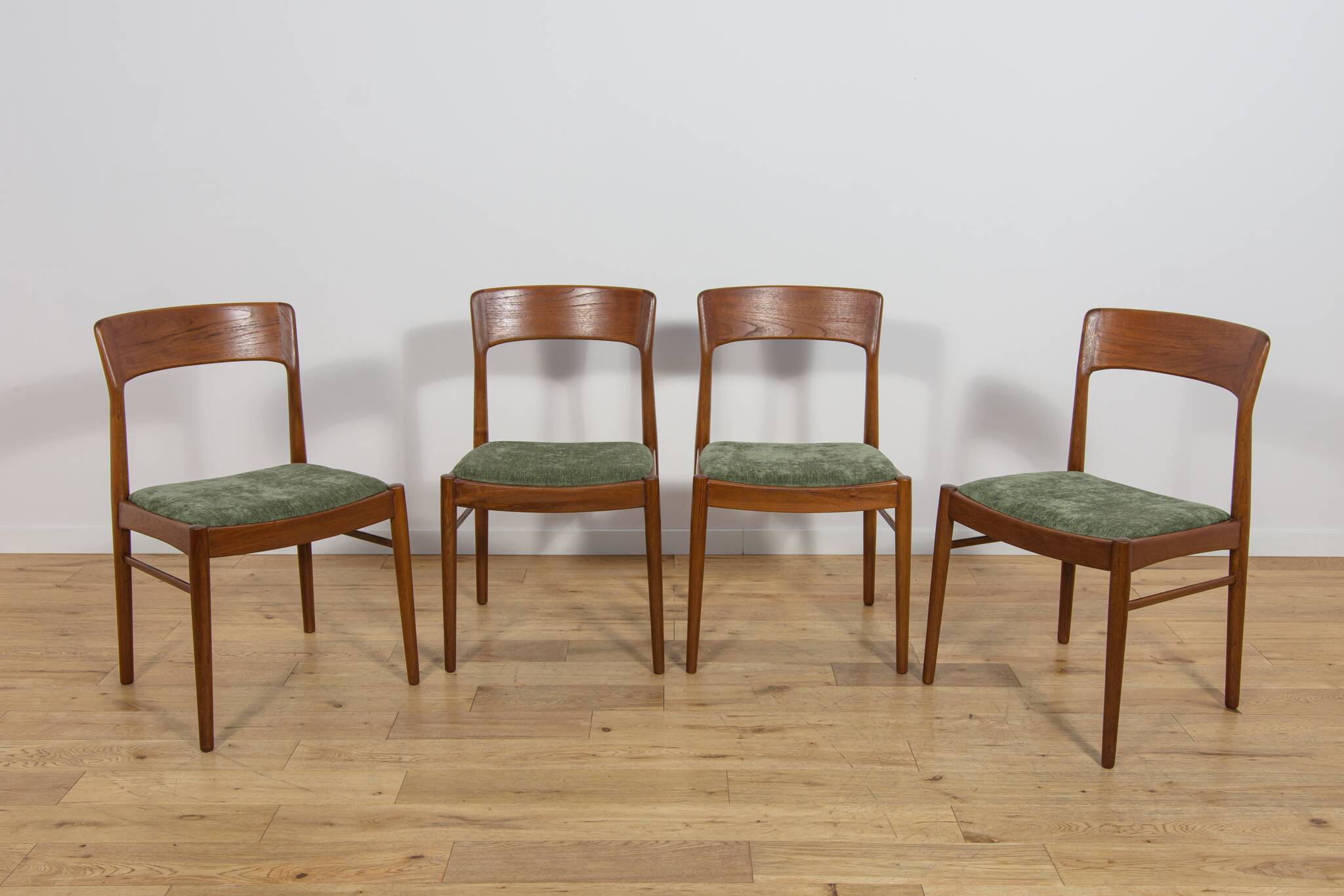 Mid-Century Teak Model 26 Dining Chairs by Henry Kjærnulf for Korup Stolefabrik, Denmark, 1960s, Set of 4