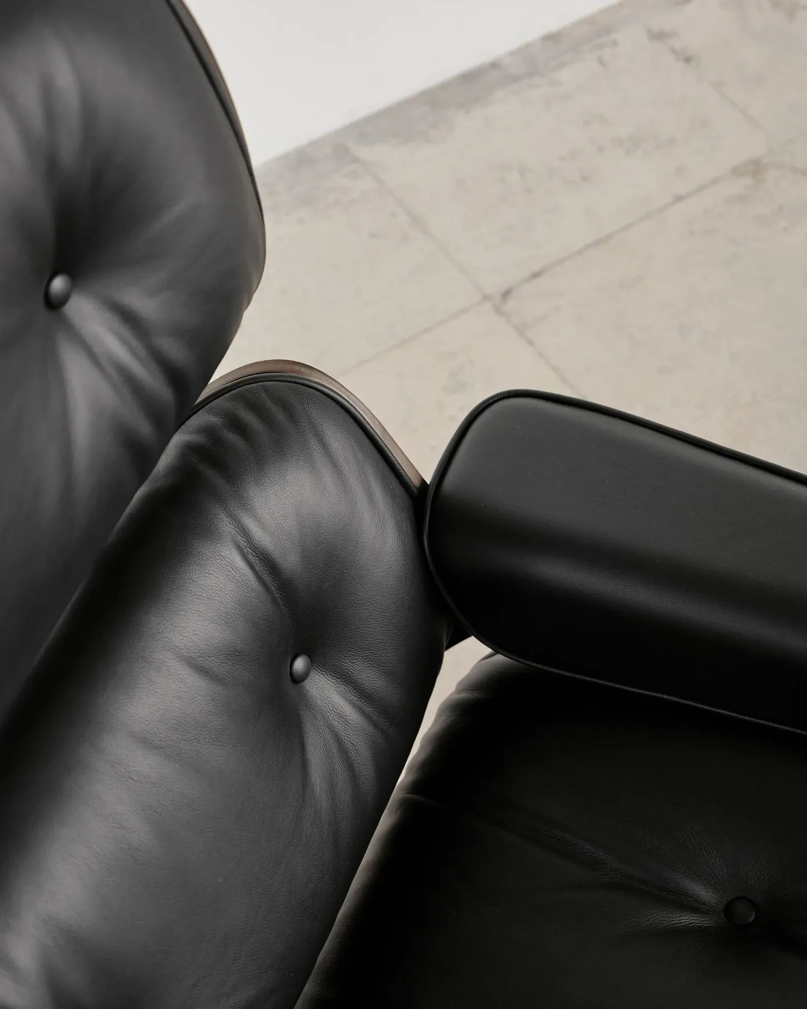 Lounge Chair and ottoman in black leather by Charles & Ray Eames, Vitra
