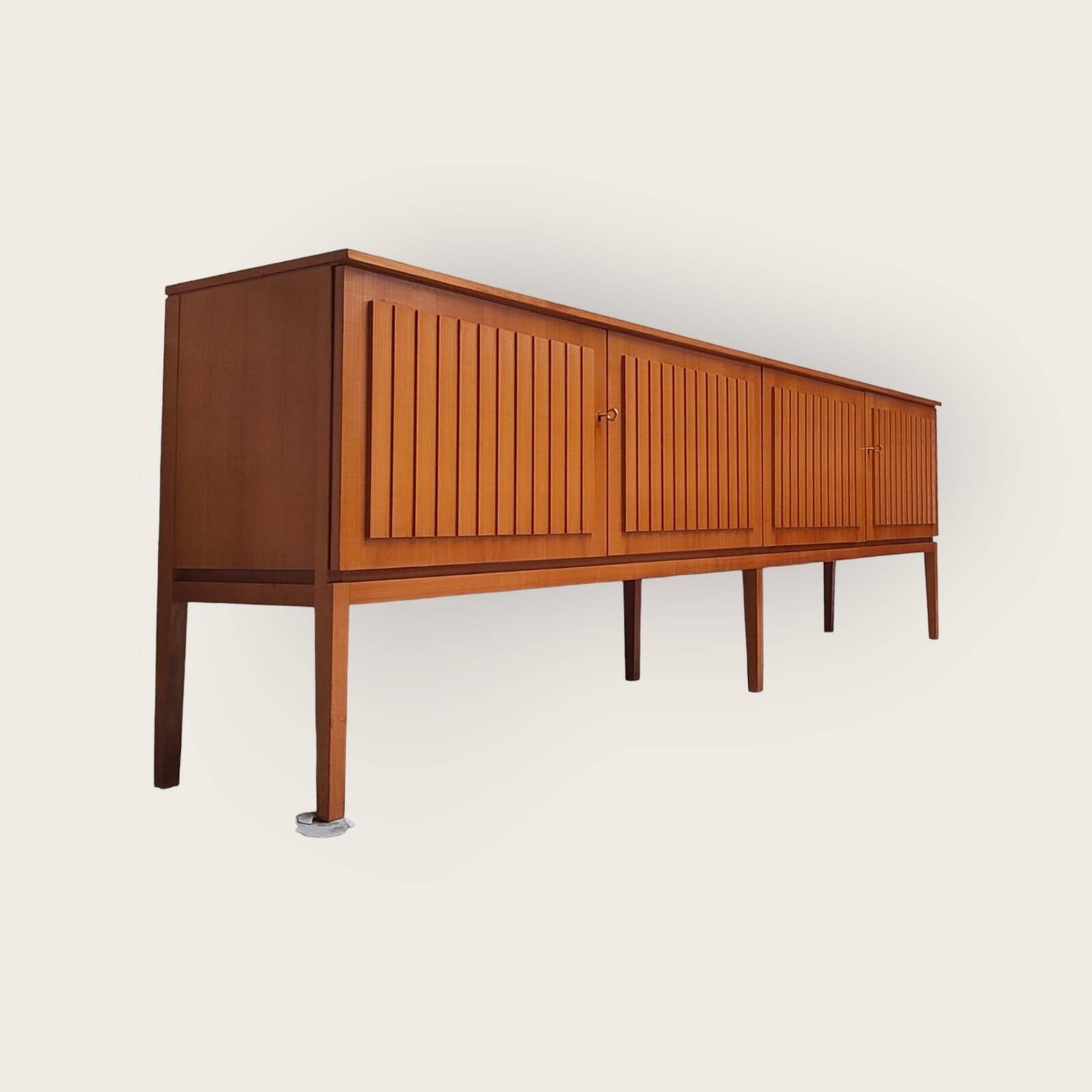 Buffet du milieu du siècle