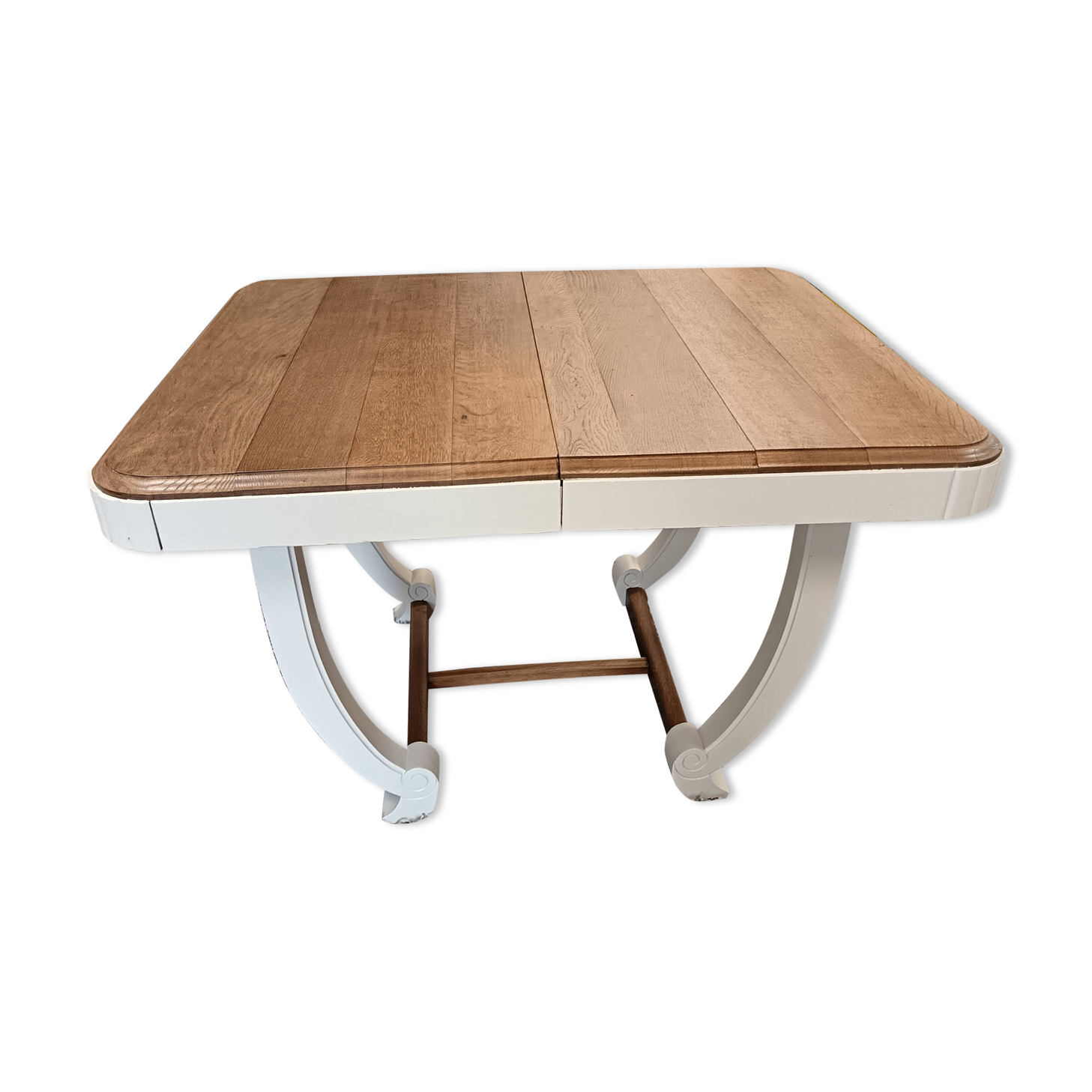 Restored oak table in natural wood and linen.