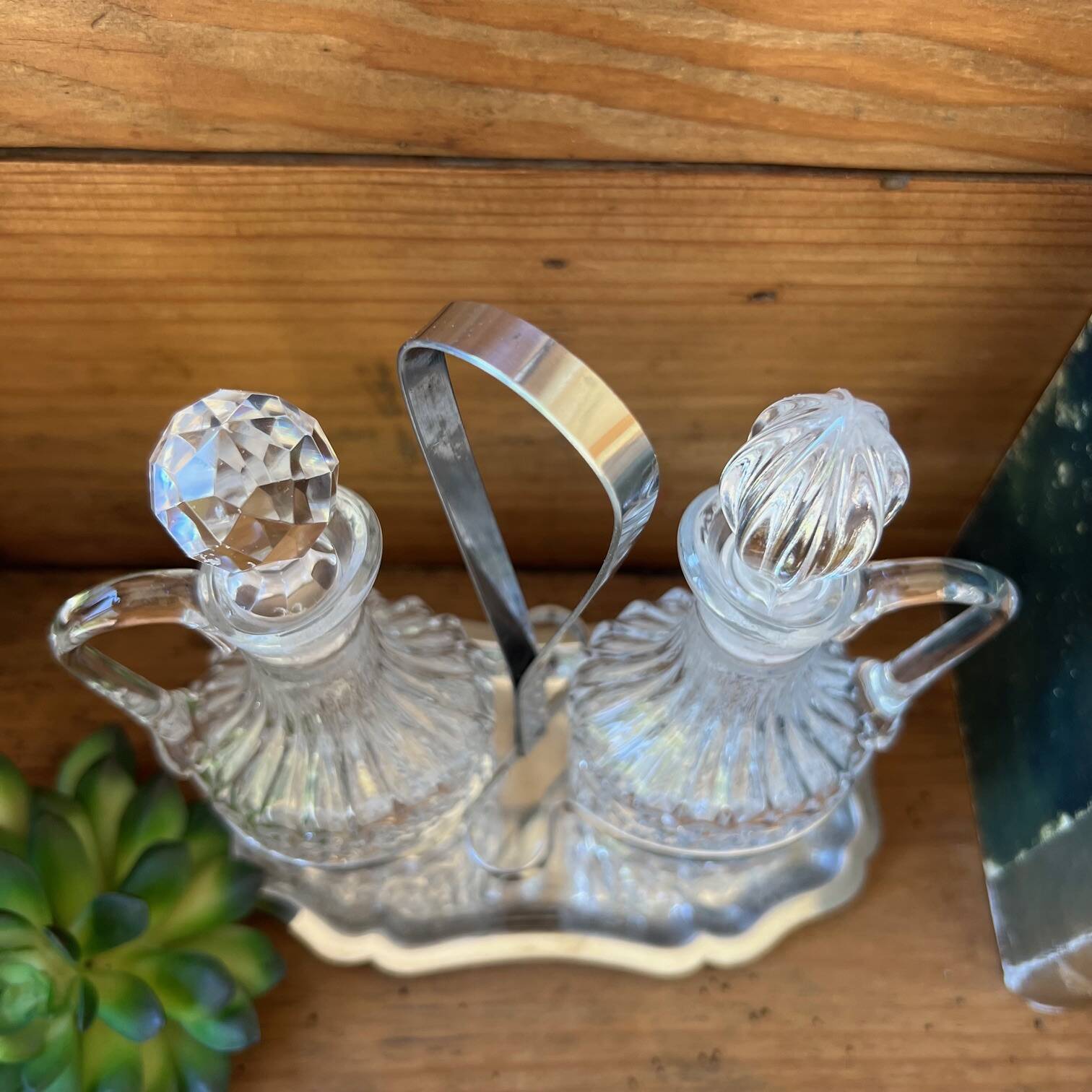 Oil & vinegar server