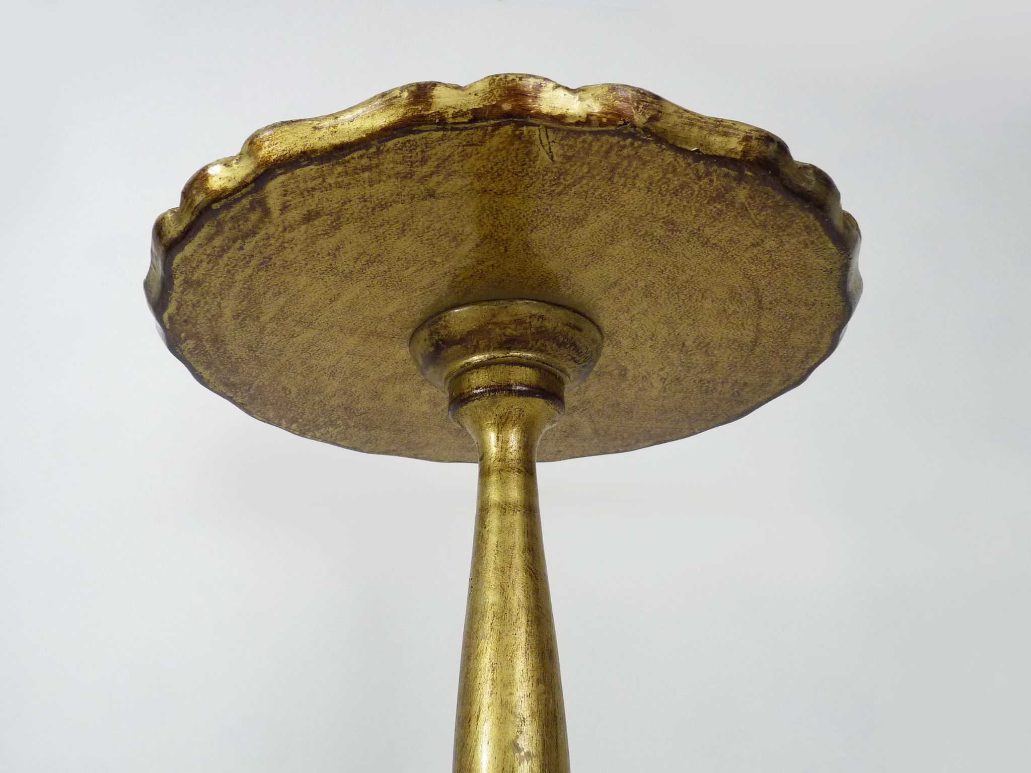 Pedestal table vintage Florentine side table in hand painted and gilded engraved wood. Year 50