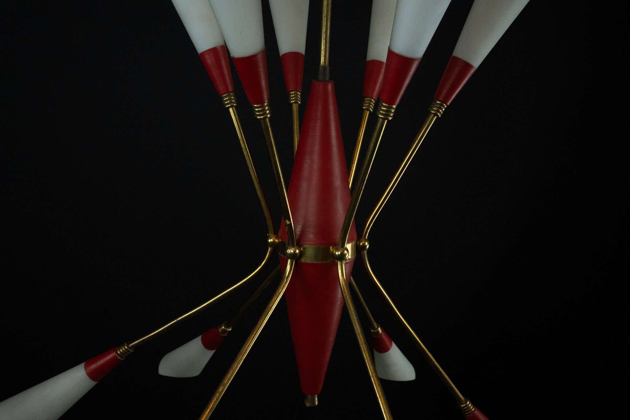 Mid-Century 12 lights chandelier in the manner of Stilnovo. Italy 1950s