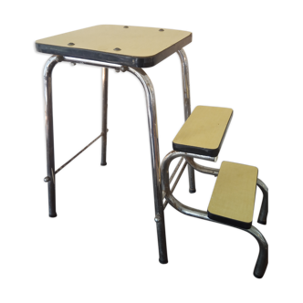 Marchepied jaune en formica