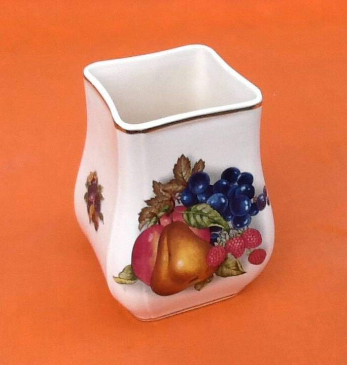 Polychrome ceramic vase fruit decoration (apples, grapes, pears...)