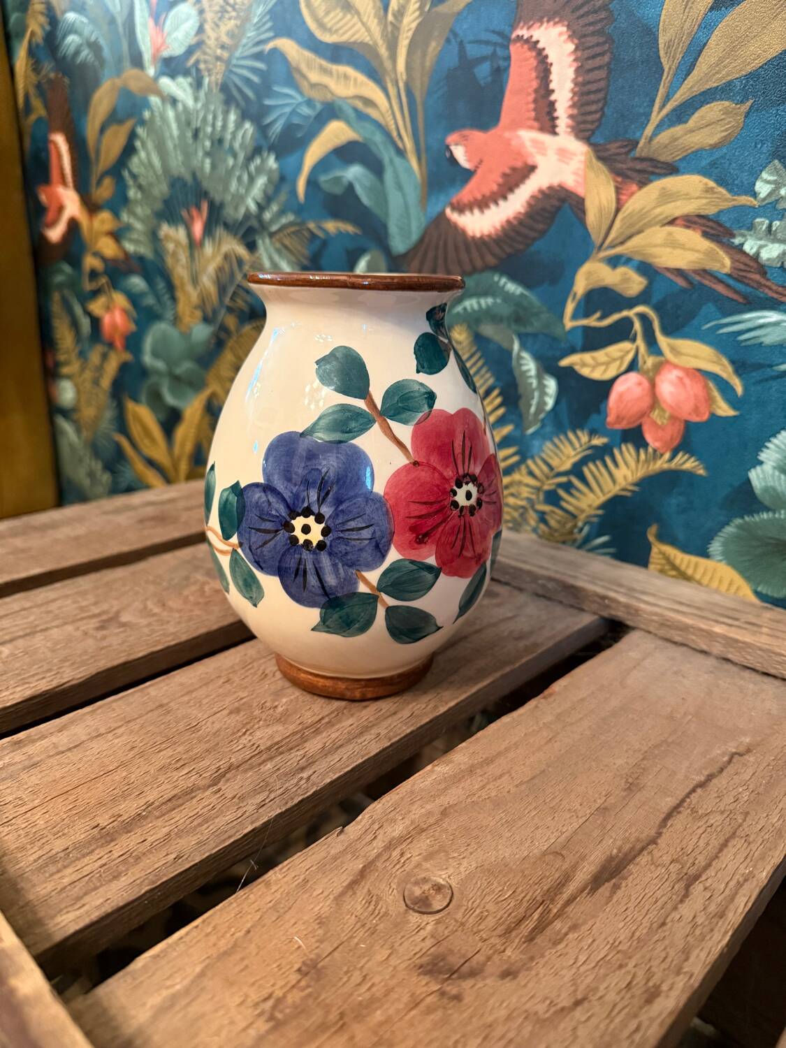 Small ceramic vase with flowers Saint Clement