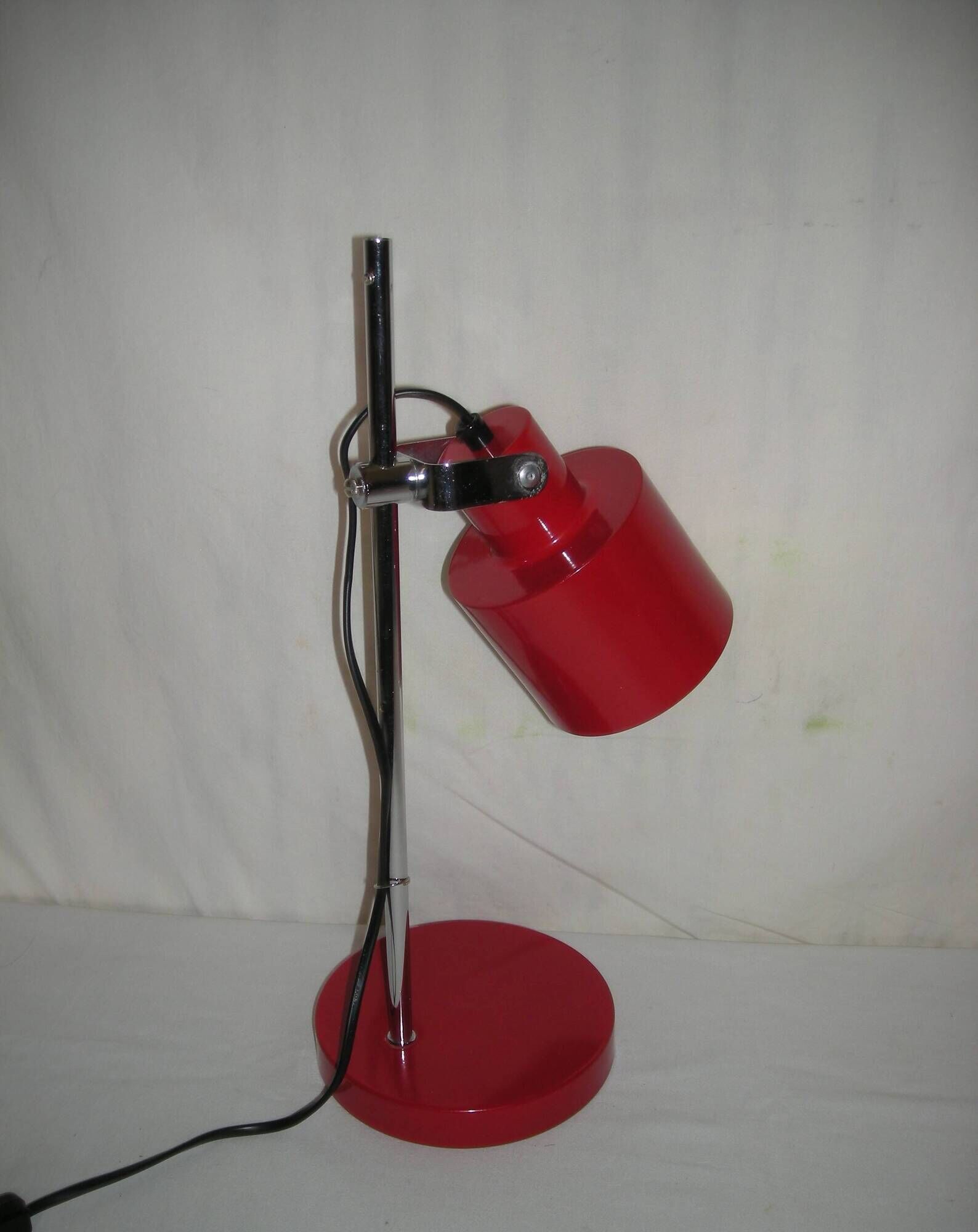 Sliding red desk lamp from the 1970s.