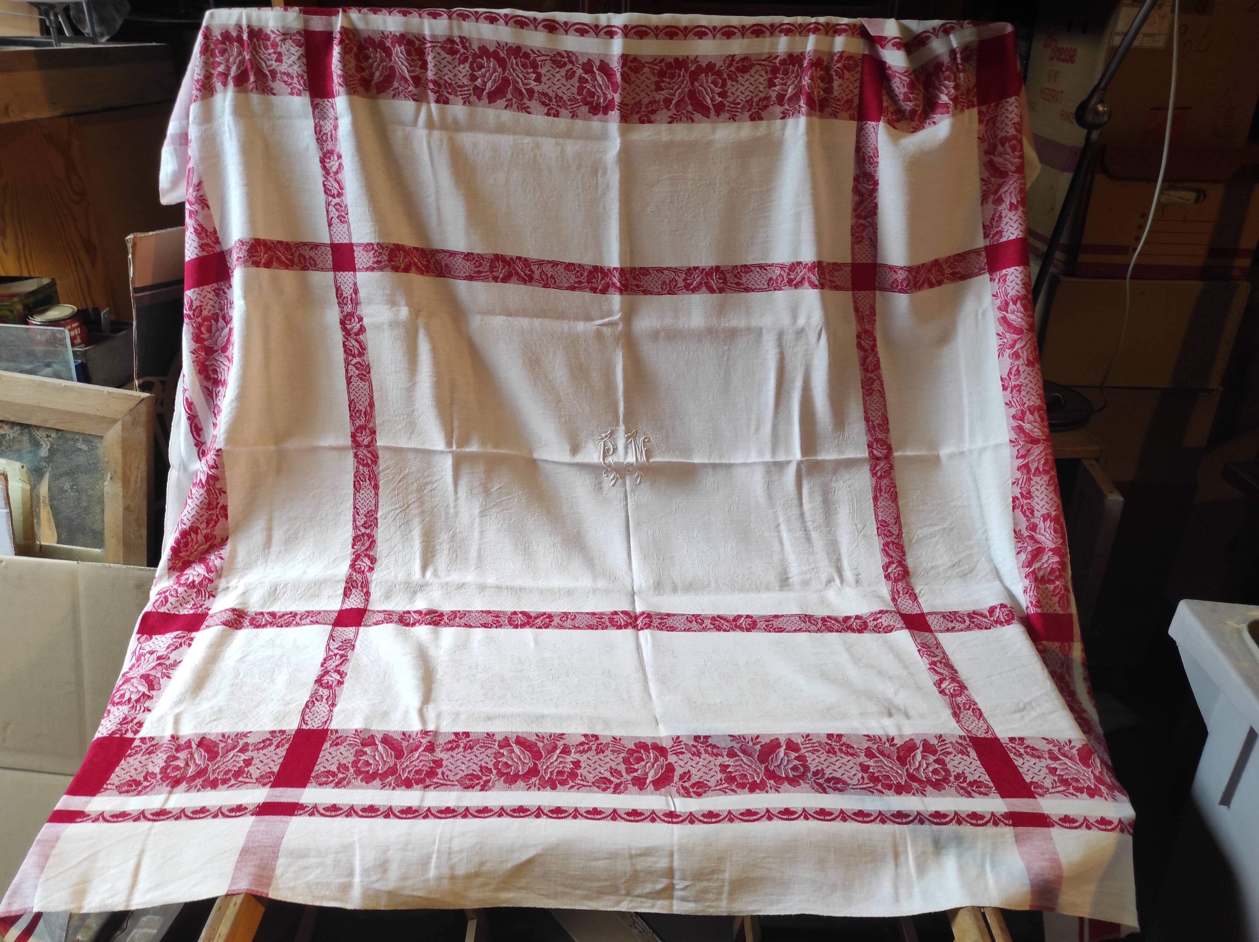 Vintage tablecloth and its 10 damassed, embroidered and monogrammed CM towels