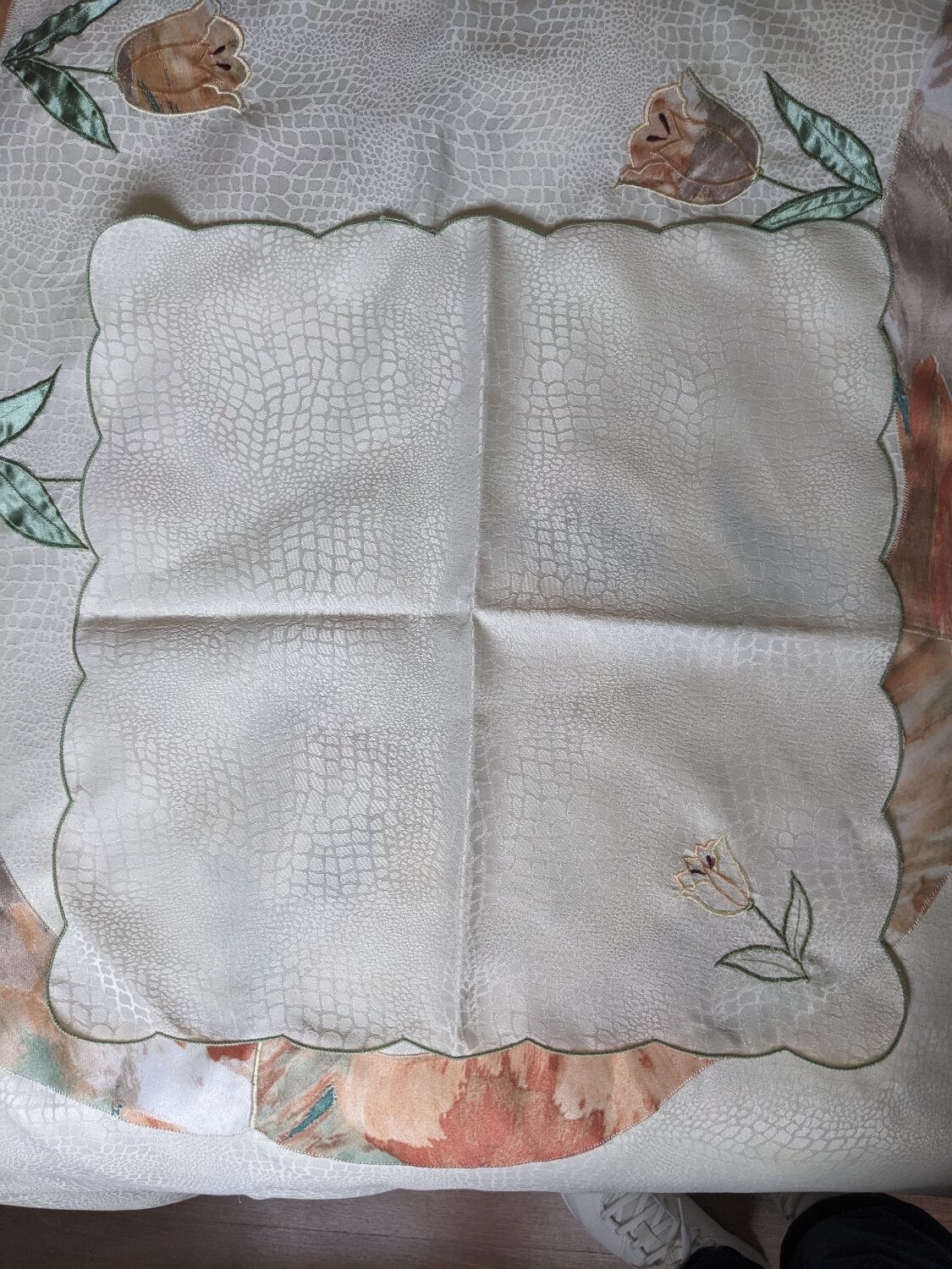 Tablecloth and napkins with a spring theme, vintage tulips, new polyester.