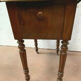 Table de chevet a battant en noyer XX siècle