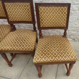 3 chaises anciennes de style à assises et dossiers garnis de velours