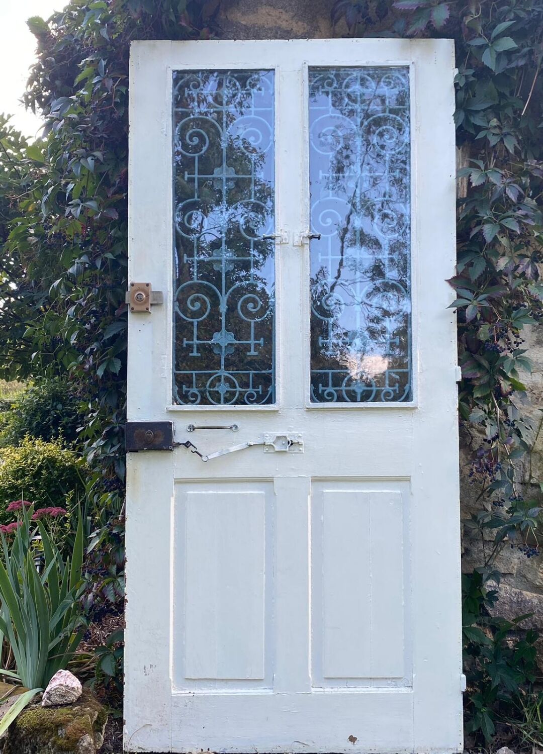 Entrance door in solid oak, cast iron grille, 1930s