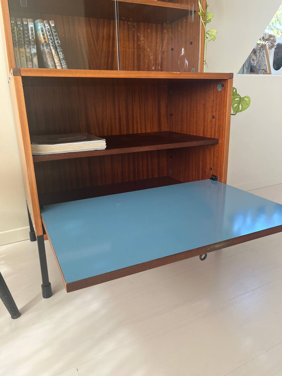 ARP display cabinet by Mortier Motte and Guariche