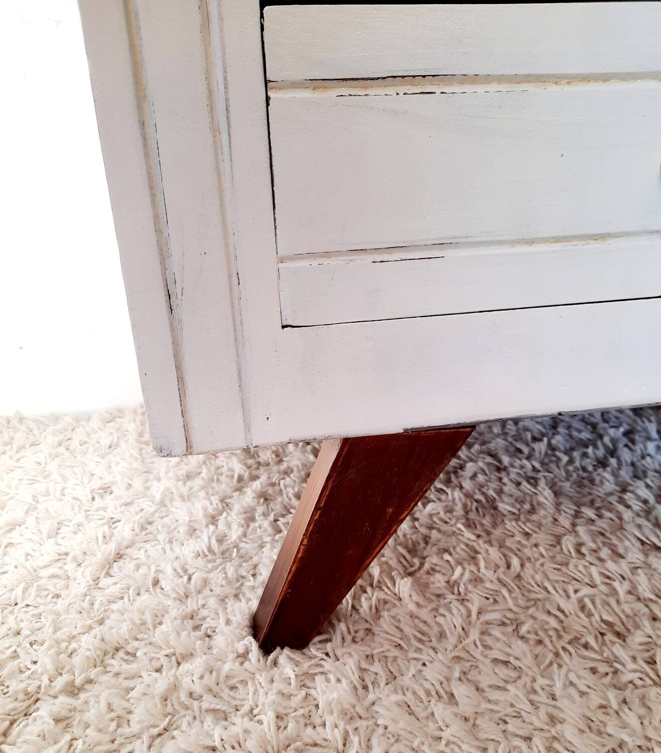 Chiffonnier/ Commode haute ancienne patinée blanc pieds compas