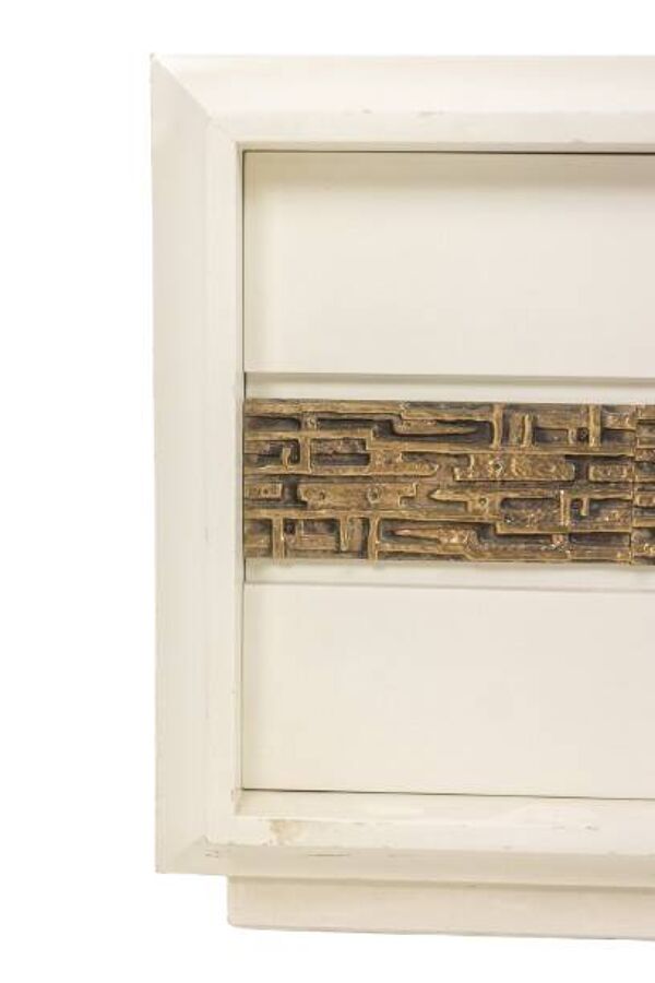 Luciano Frigerio. Paire de chevets en bois laqué et bronze. Années 70.