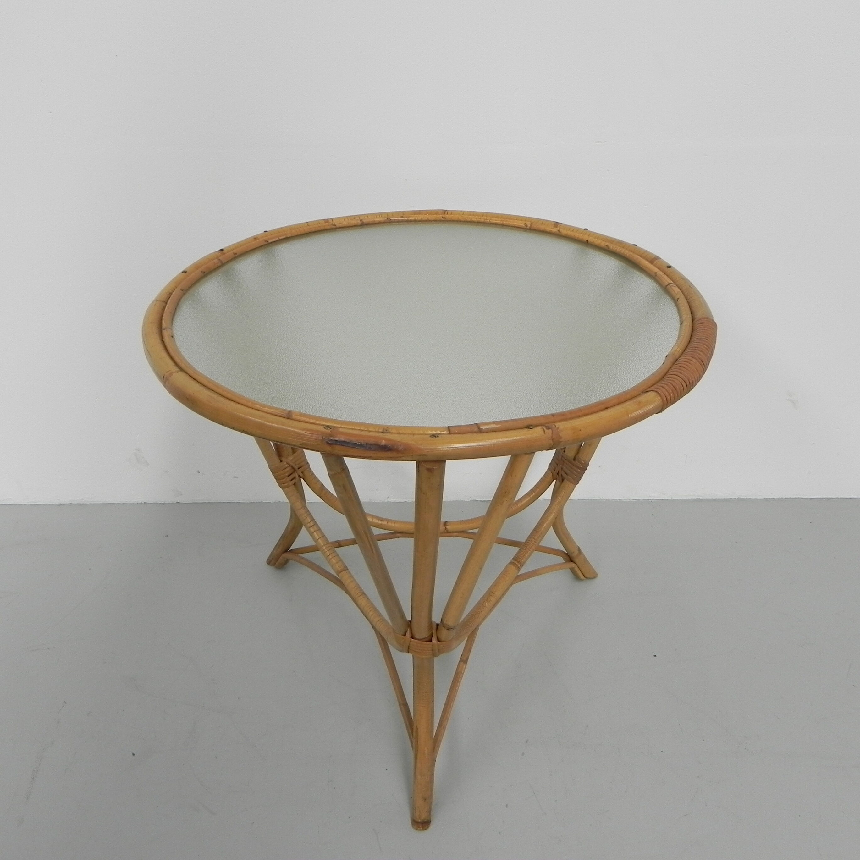 Bamboo coffee table with round glass top