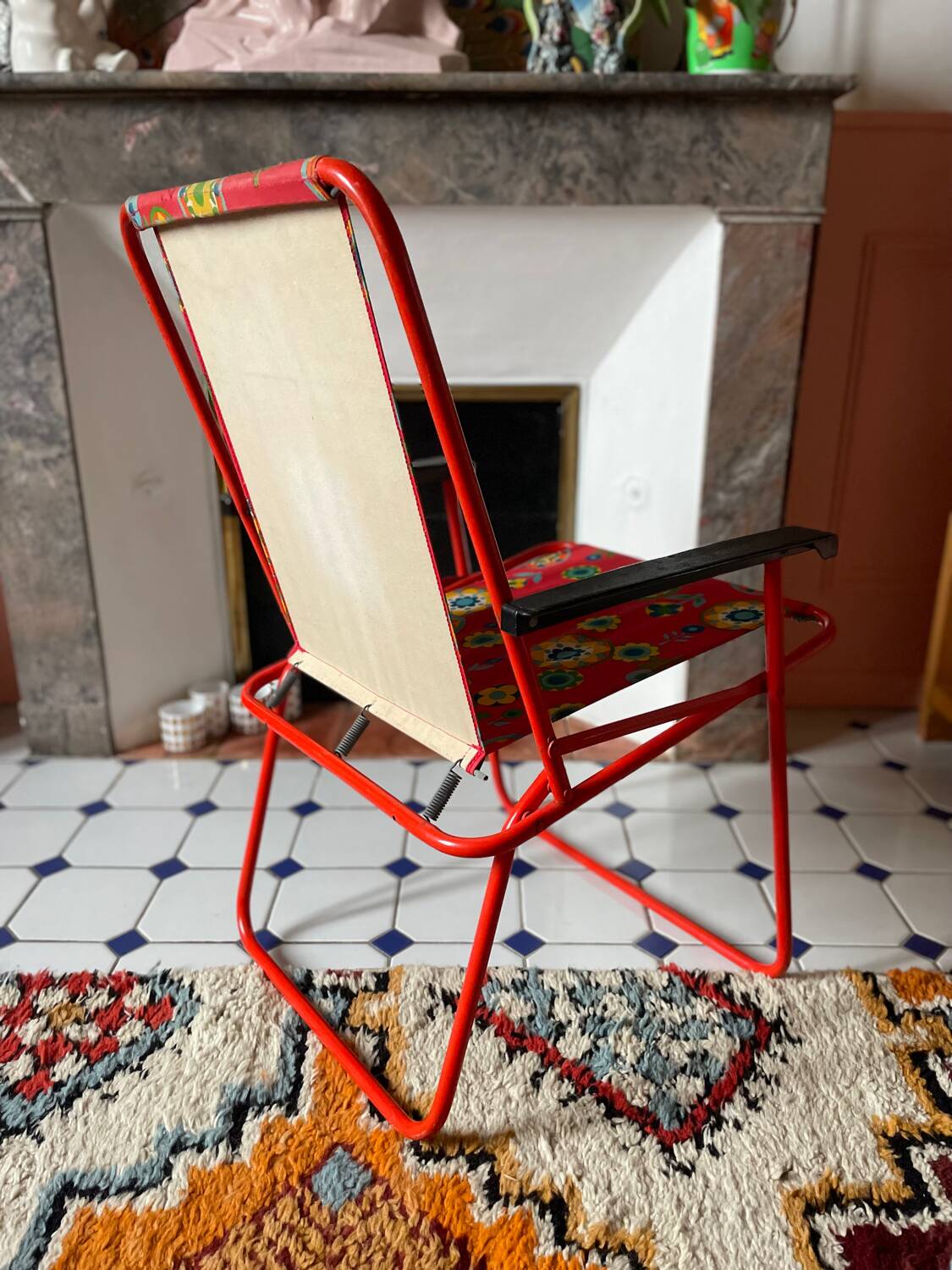 70' flowered folding chair