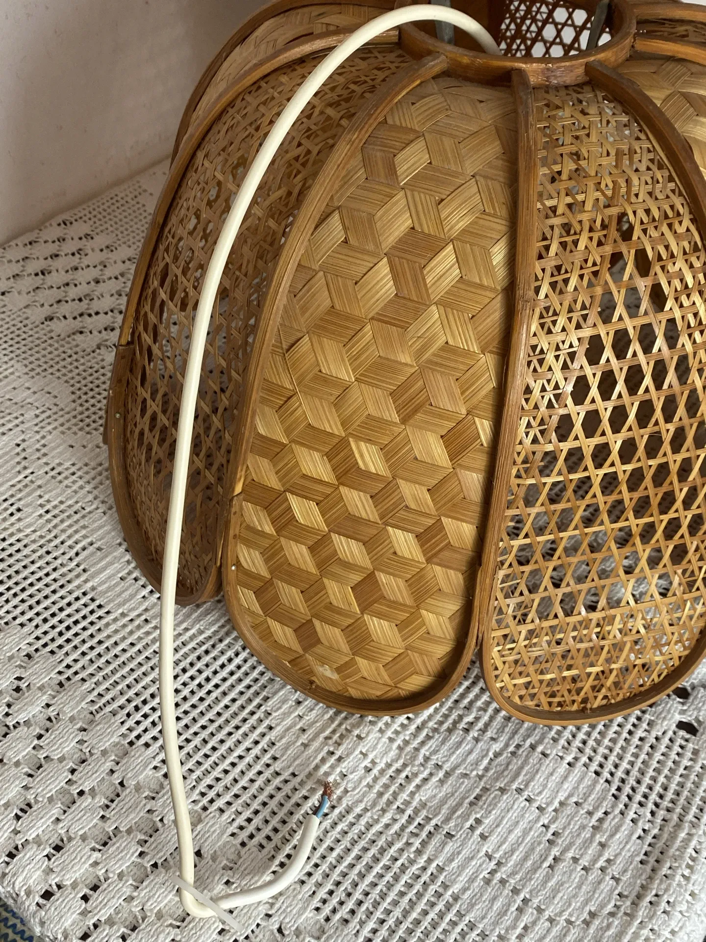 Suspension made of rattan and wicker
