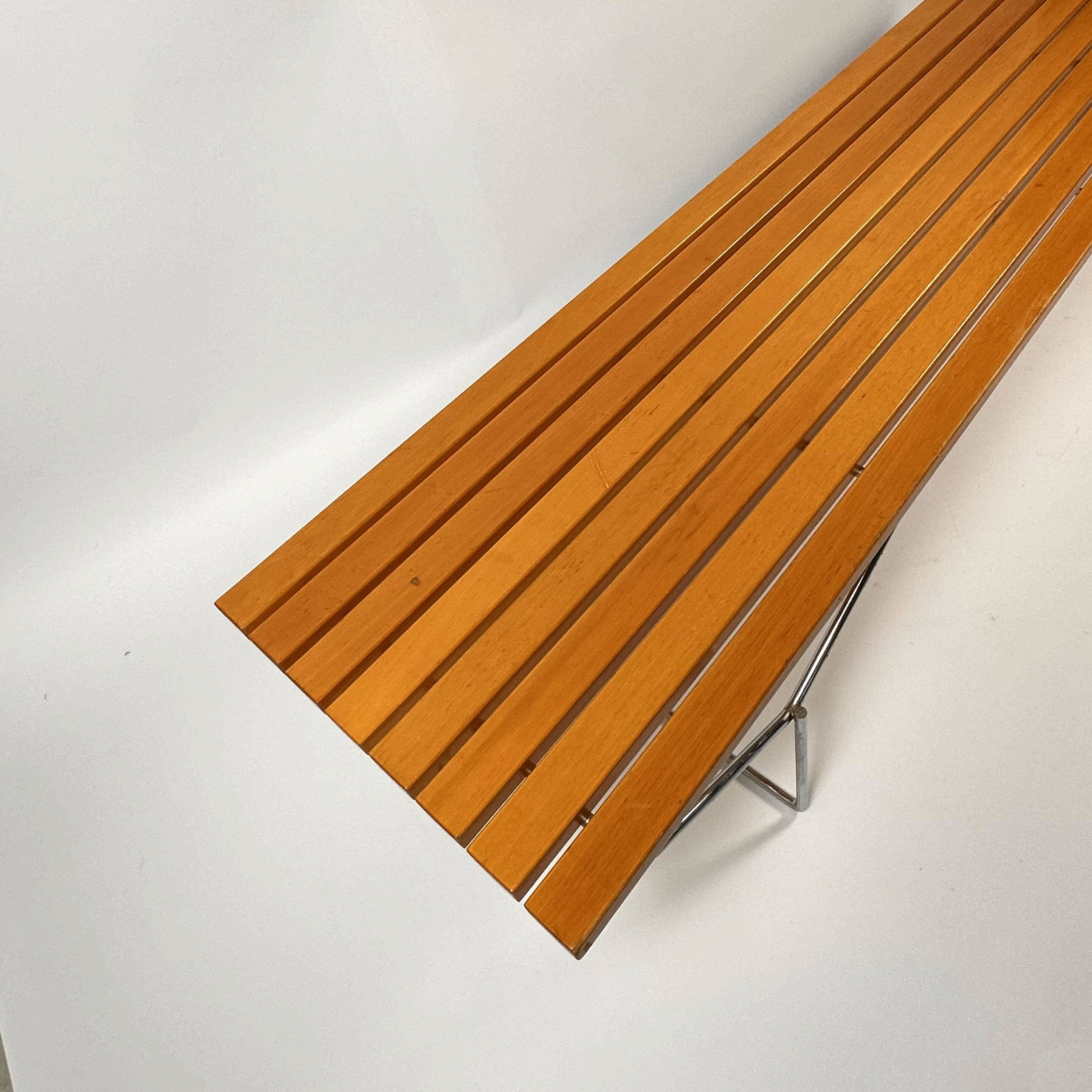 Banc Harry Bertoia pour Knoll en métal chromé et lattes en bois massif, années 60