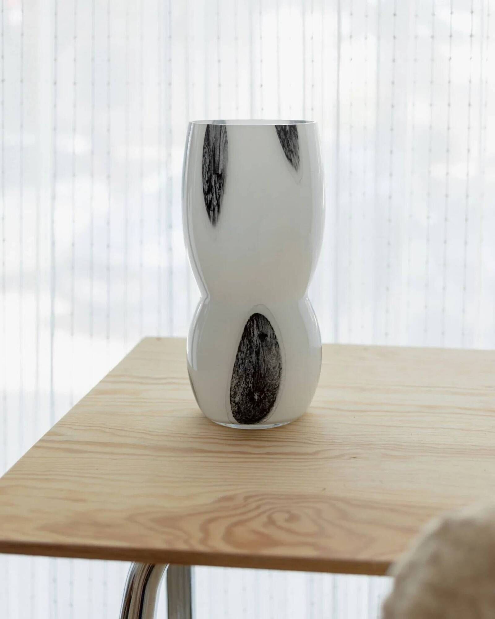 Black and White Hand-Blown Murano Glass Vase by Corso Italia (1980s) – 26 cm tall