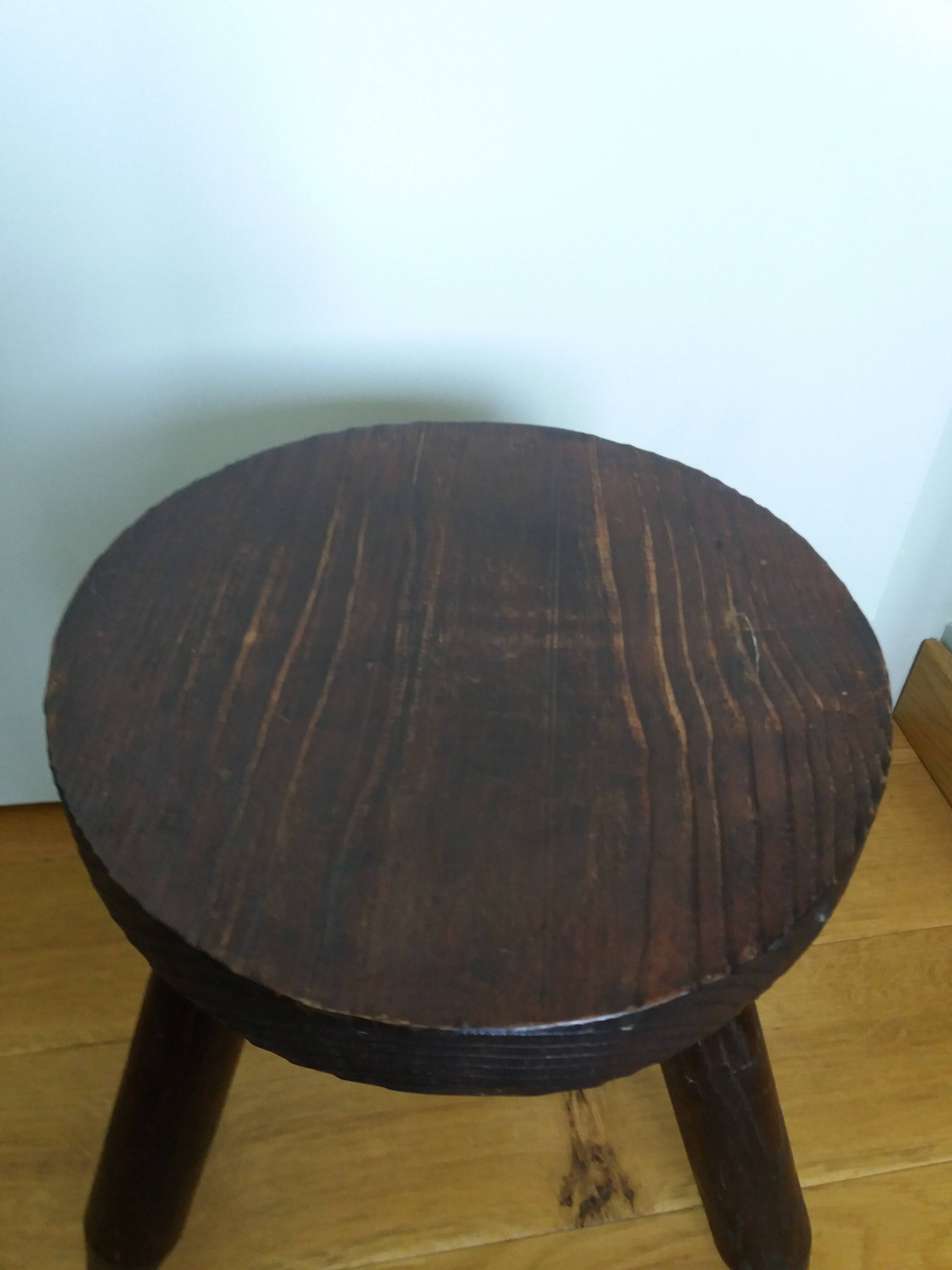 Tripod stool with pencil legs